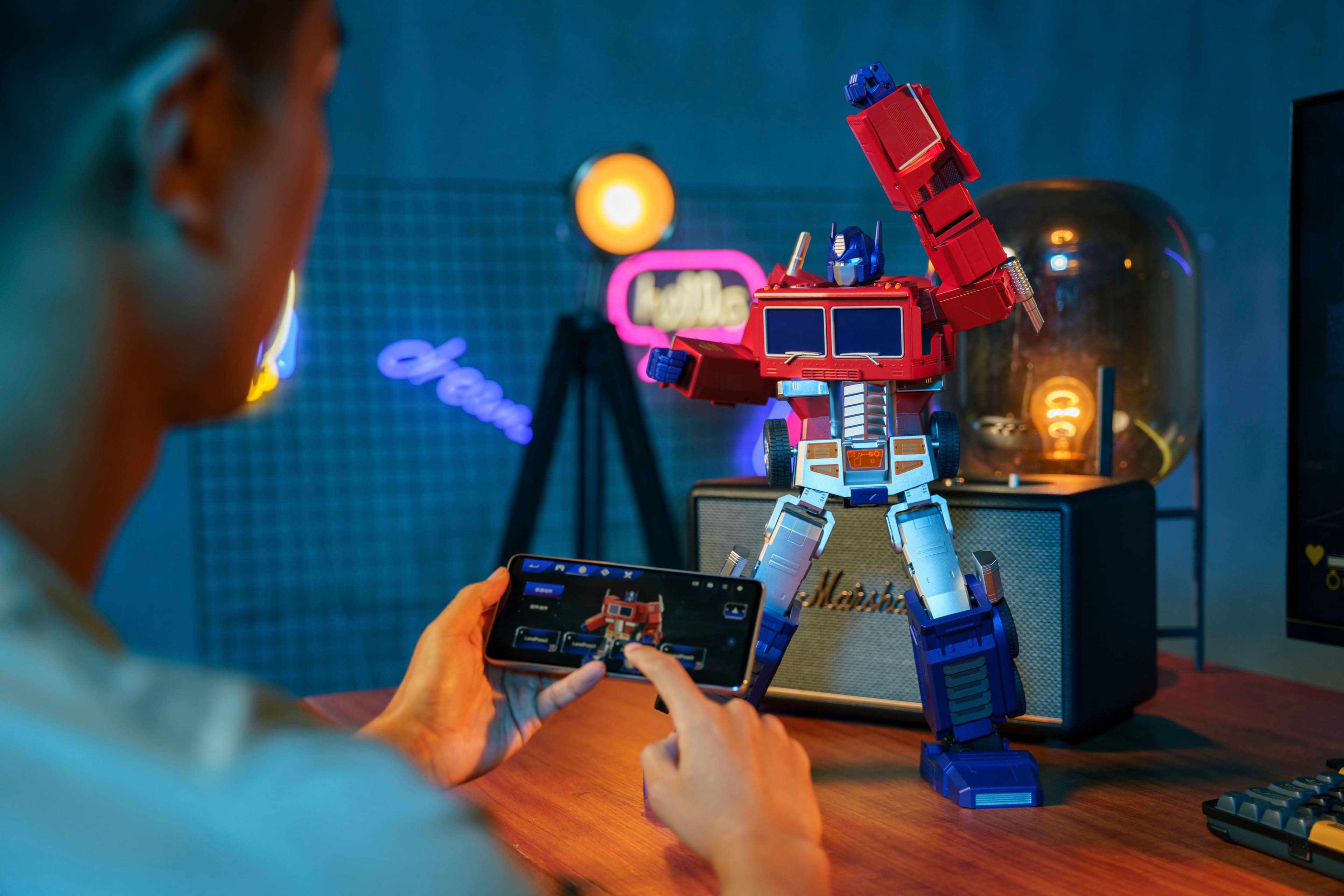 Alt View 30. Robosen - Transformers Optimus Prime Elite G1 - Multi.