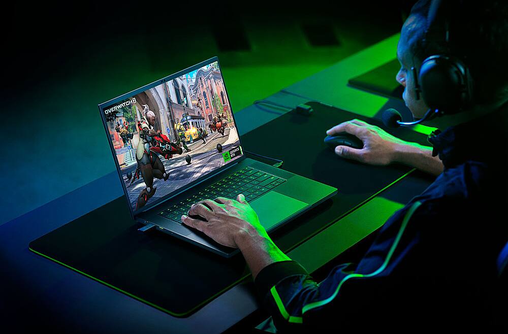 Alt View 10. Razer - Blade 16 - 16'' Gaming Laptop - QHD+ 240 Hz - Intel 24-Core i9-13950HX - NVIDIA GeForce RTX 4060 - 16GB RAM - 1TB SSD - Black.