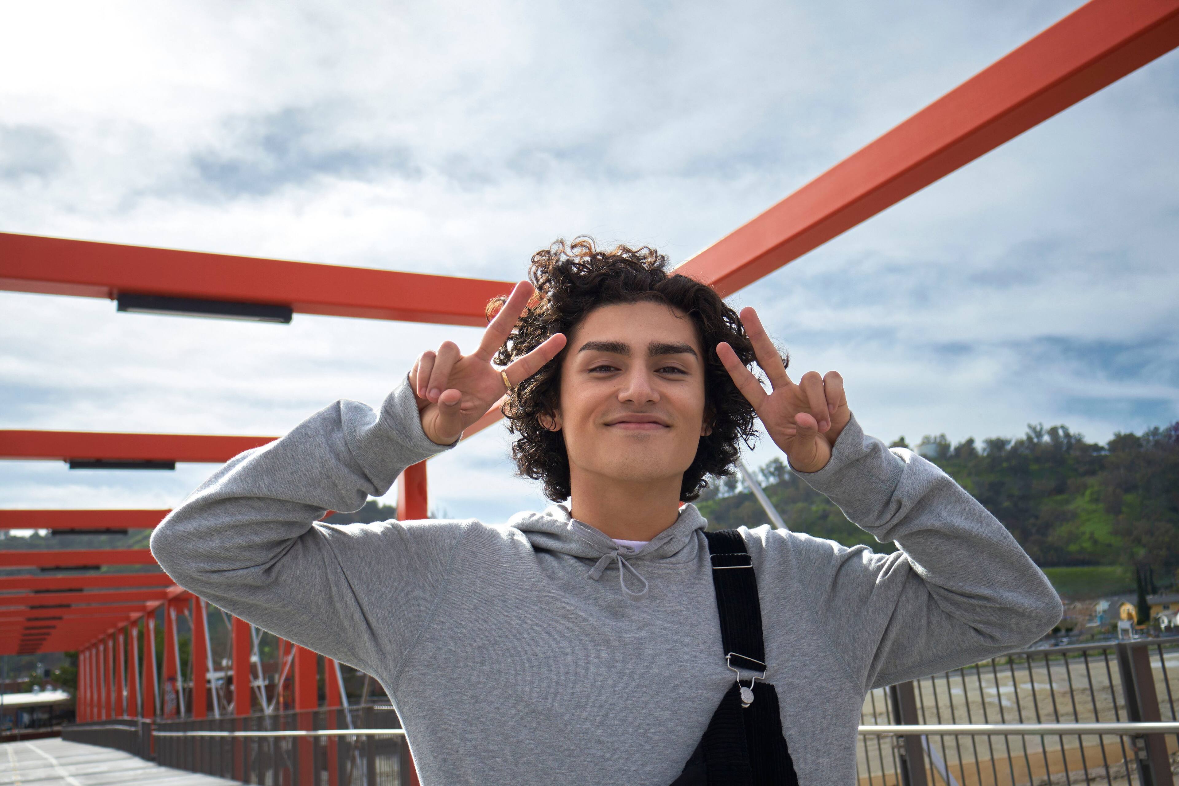 Alt View 23. Canon - EOS R50 4K Video Mirrorless Camera with RF-S 18-45mm f/4.5-6.3 IS STM Lens - White.