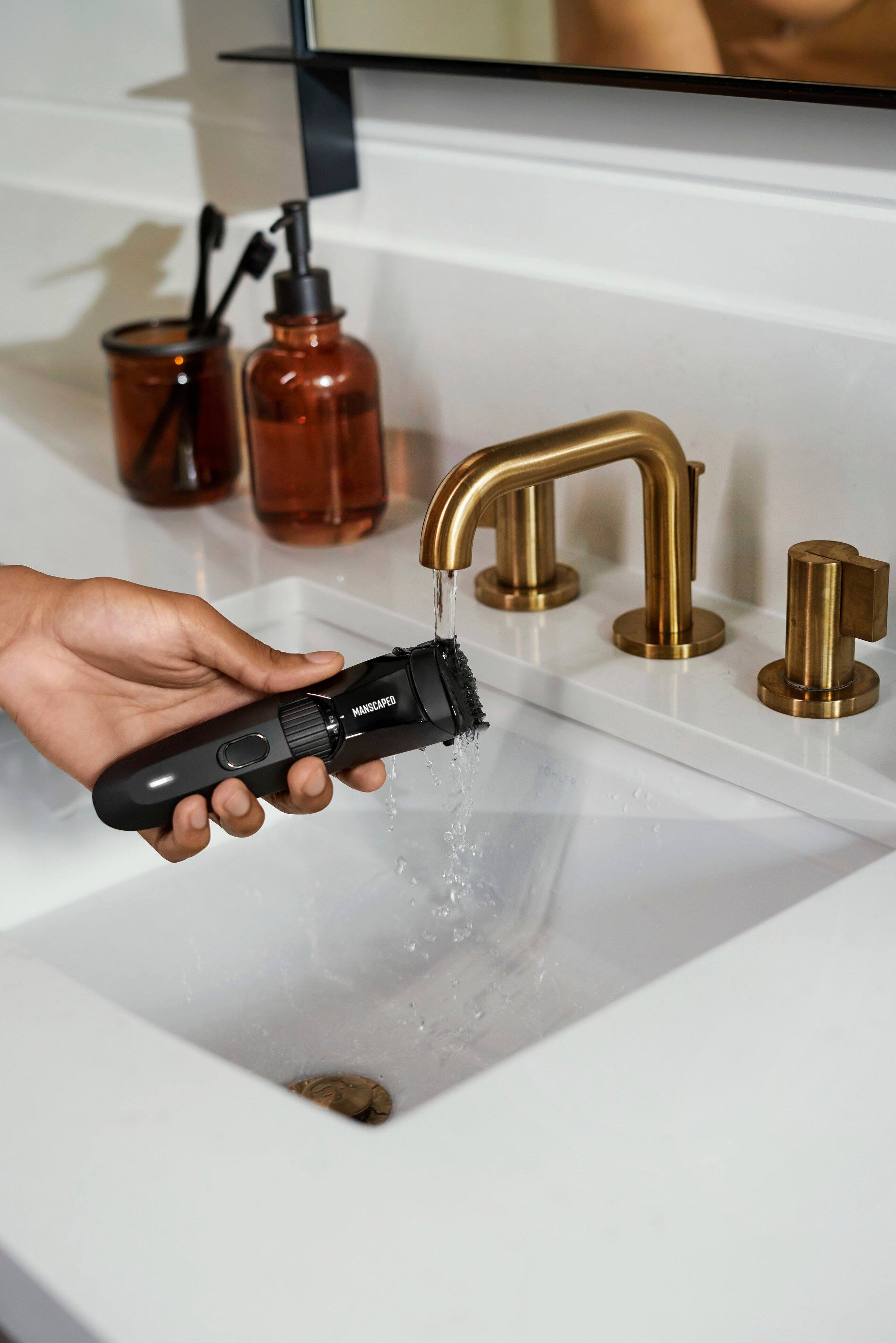 Alt View 16. Manscaped - The Beard Hedger Rechargeable Wet/Dry Hair Trimmer - BLACK.