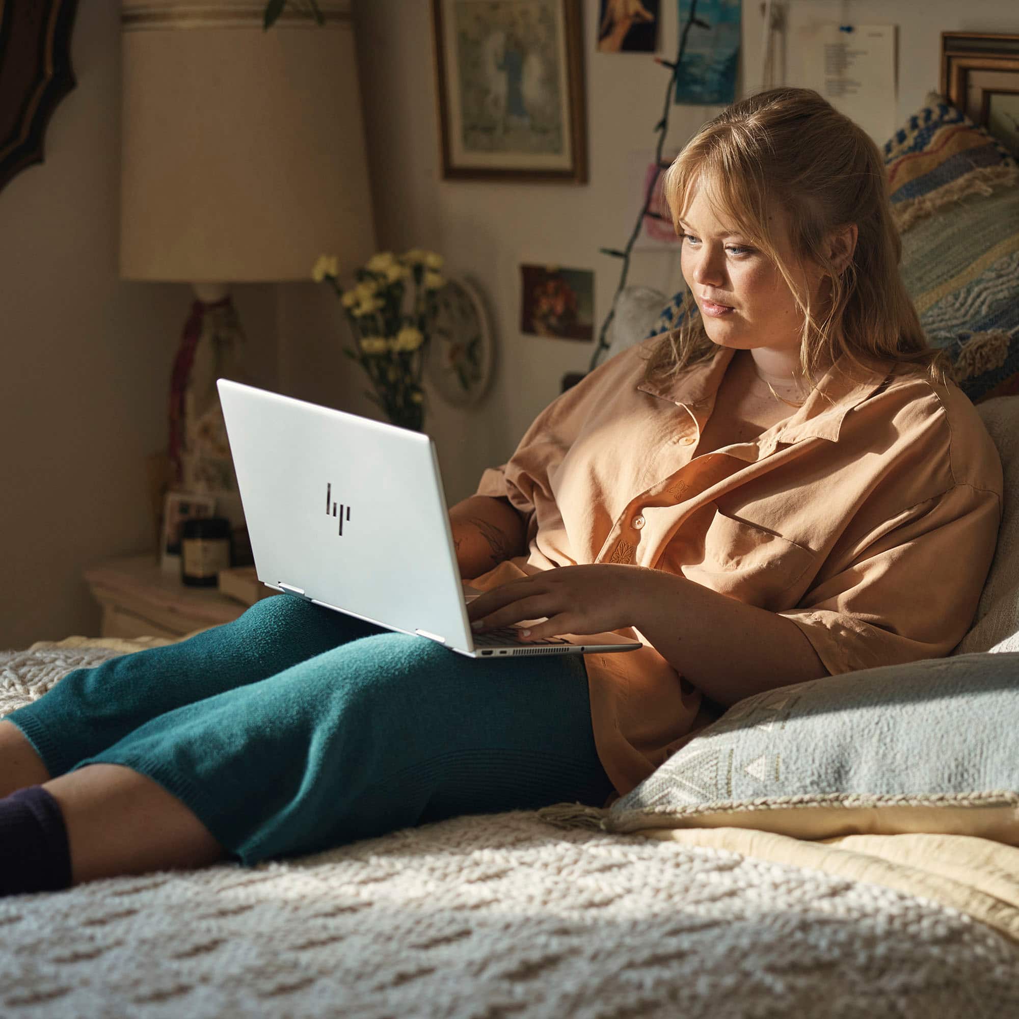 HP ENVY x360 14-es0013dx I Intel® Core™ i5-1335U – 13th GEN I 8GB ON-BOARD SDRAM / 512GB NVMe SSD 14″ FHD LED Touch Screen Display I Windows 11 High End Laptop (Natural Silver) 17 Zoom in on Alt View Zoom 11. HP - ENVY 2-in-1 14" Full HD Touch-Screen Laptop - Intel Core i7 - 16GB Memory - 1TB SSD - Natural Silver.