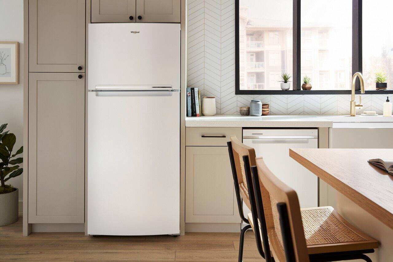 Alt View 15. Whirlpool - 16.3 Cu. Ft. Top-Freezer Refrigerator - White.