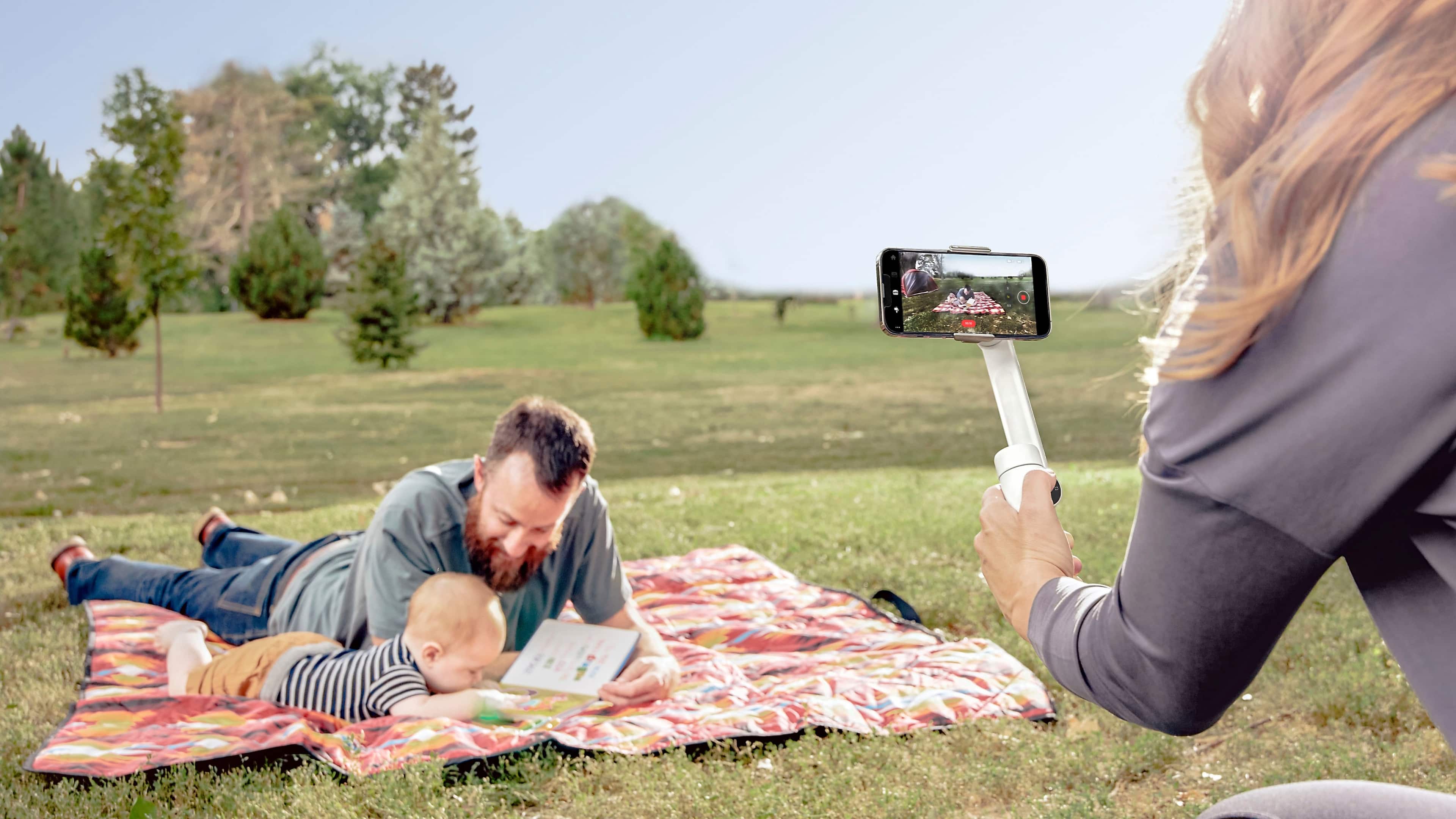 Alt View 19. Insta360 - Flow Standard 3-axis Gimbal Stabilizer for Smartphones with built-in Tripod - White.