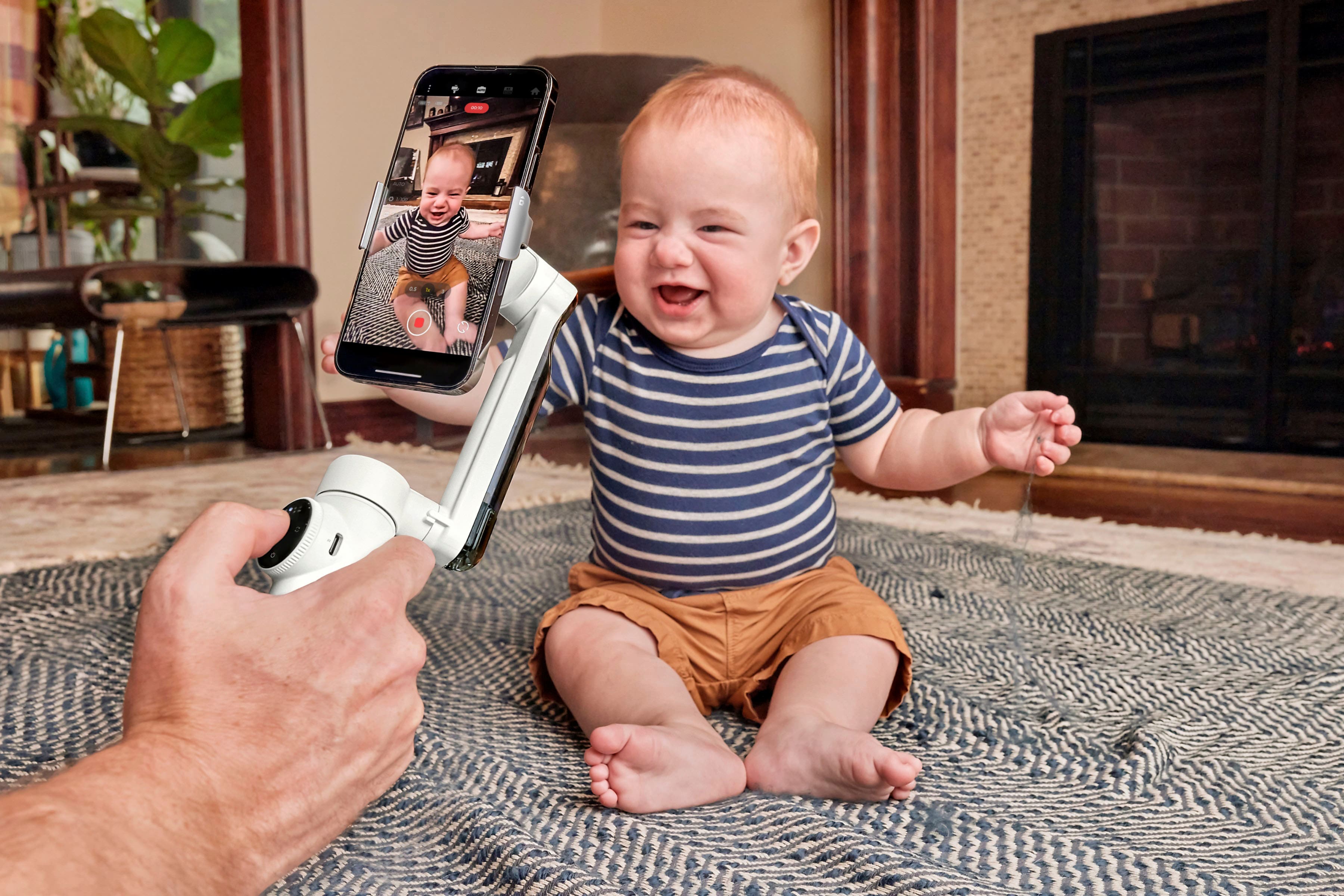 Alt View 20. Insta360 - Flow Standard 3-axis Gimbal Stabilizer for Smartphones with built-in Tripod - White.