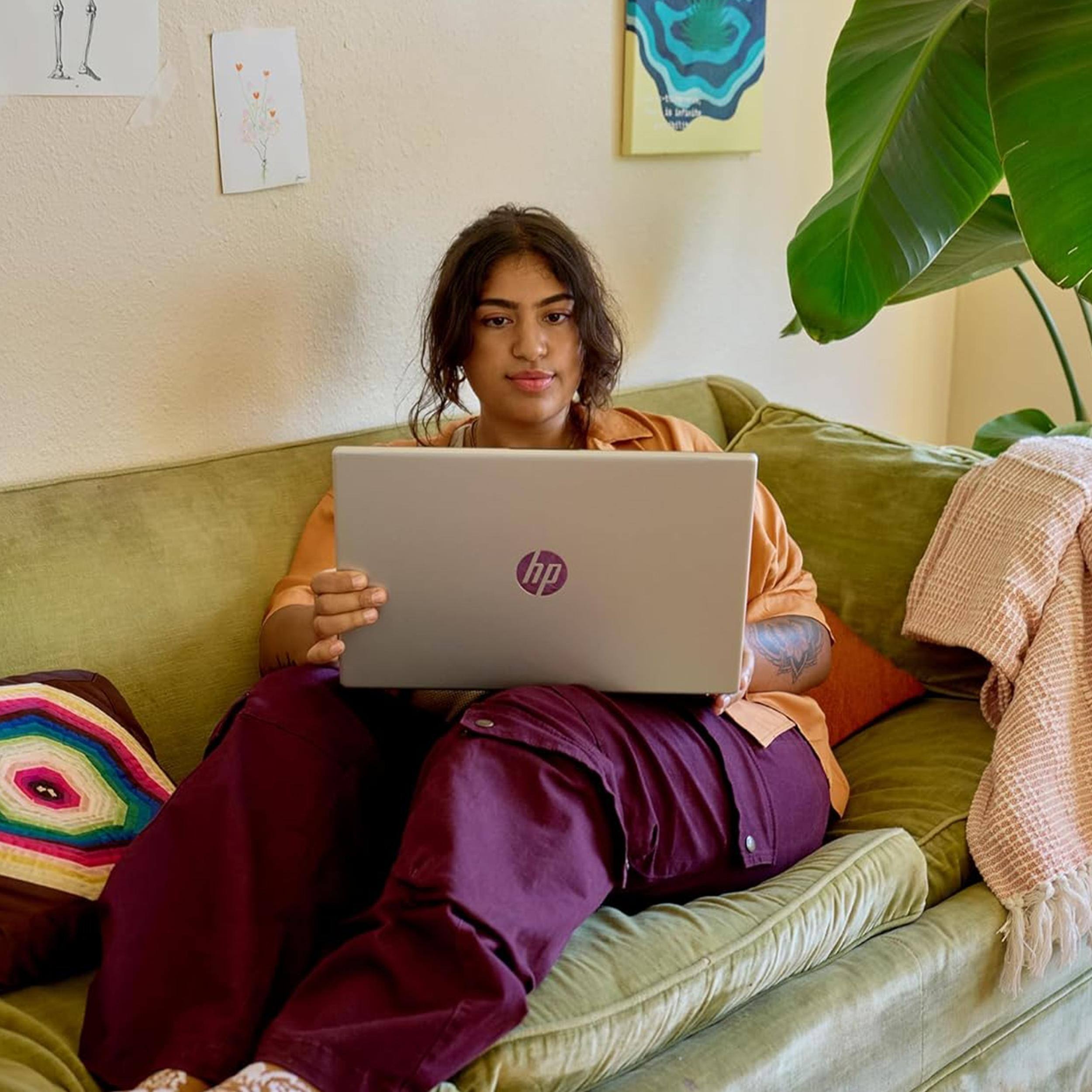 Alt View 7. HP - HP 15.6" Touch-Screen Laptop - Intel Core i3 - 16GB Memory - 512GB SSD - Natural Silver - Natural Silver.