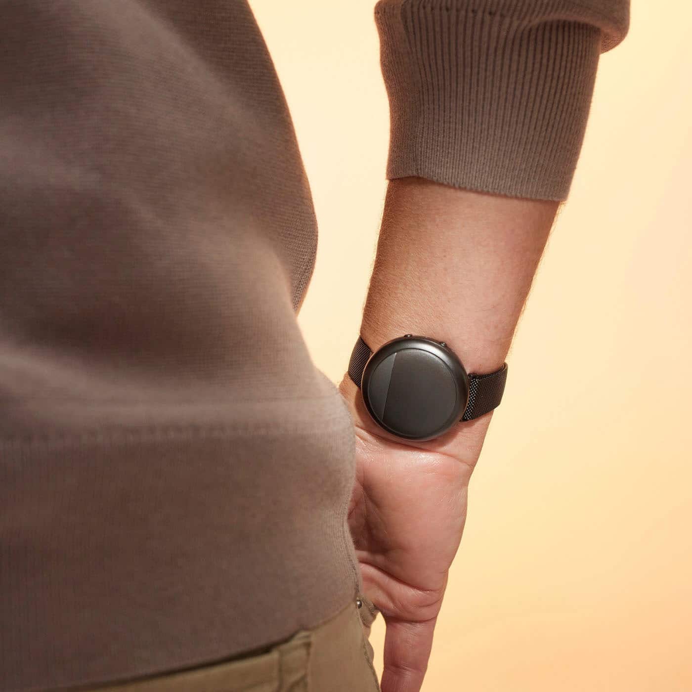 Wear Embr Wave on the inside of your wrist to be ready for any discomfort that comes your way. Press a button to instantly activate cooling or warming waves, depending on your needs. Feel The waves trigger a natural mind-body response that helps rebalance your sense of temperature so you can feel better fast.