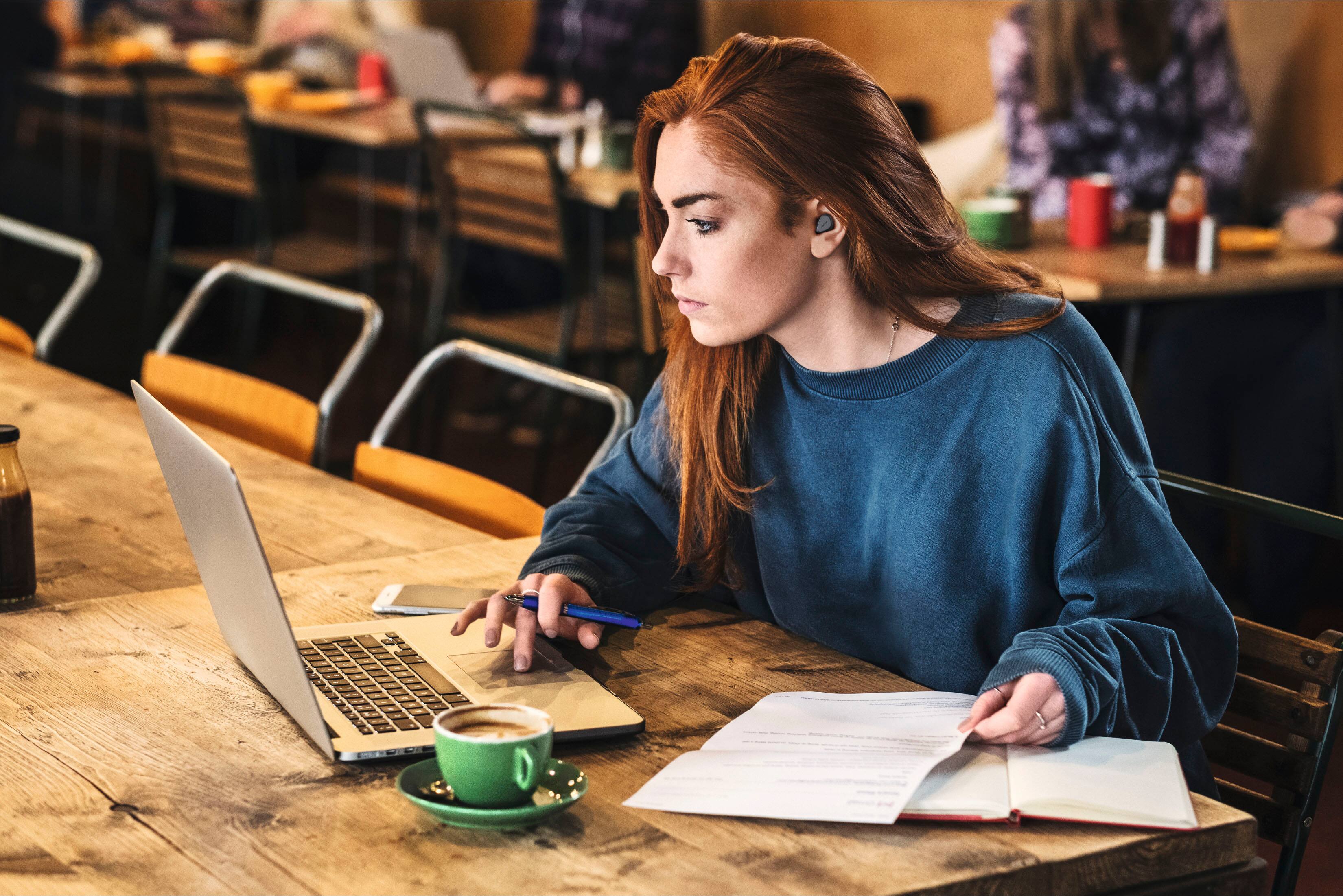 Left. Jabra - Elite 4 True Wireless Noise Cancelling In-ear Headphones - Lilac.