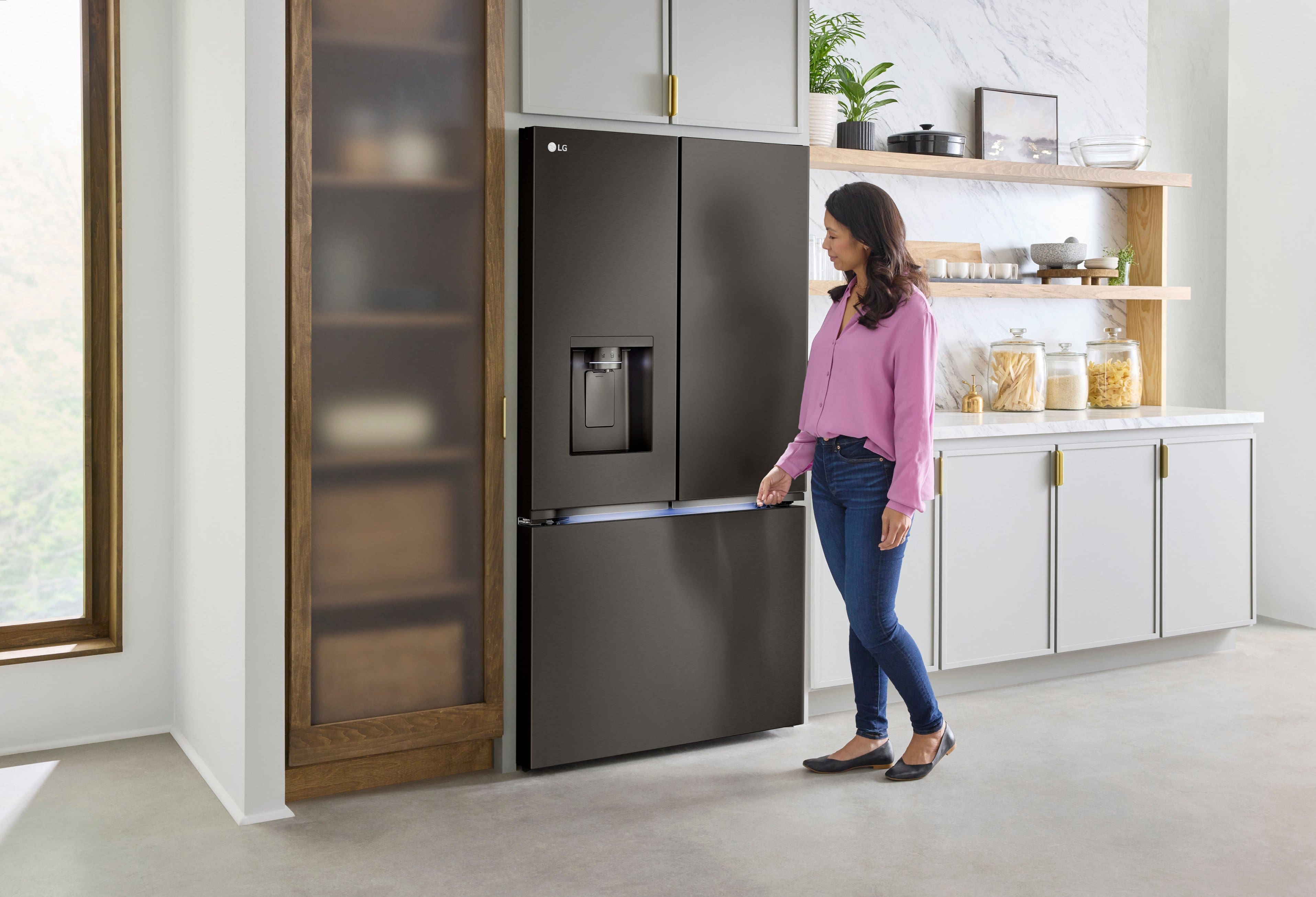 Alt View 39. LG - Counter-Depth MAX 25.5 Cu. Ft. French Door Smart Refrigerator with Four Kinds of Ice - Printproof Black Stainless Steel.