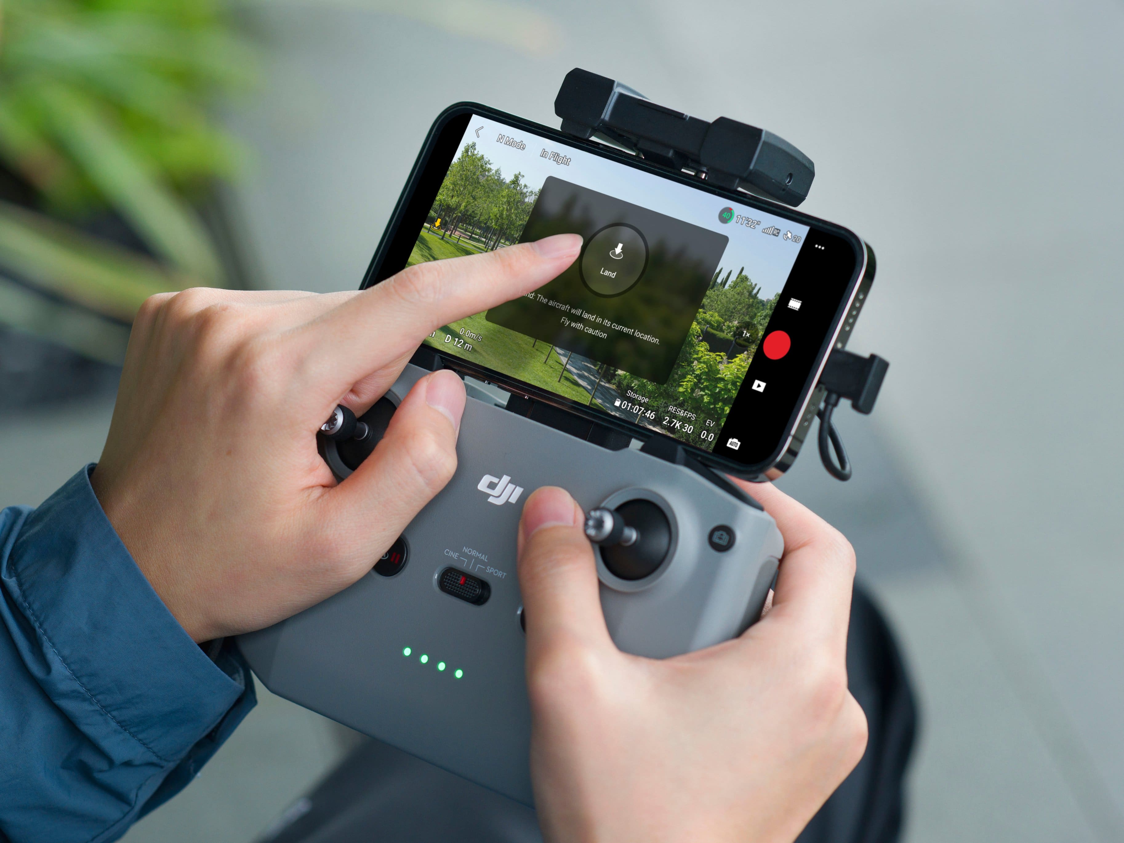 Alt View 17. DJI - Mini 2 SE Fly More Combo Drone with Remote Control - Gray.