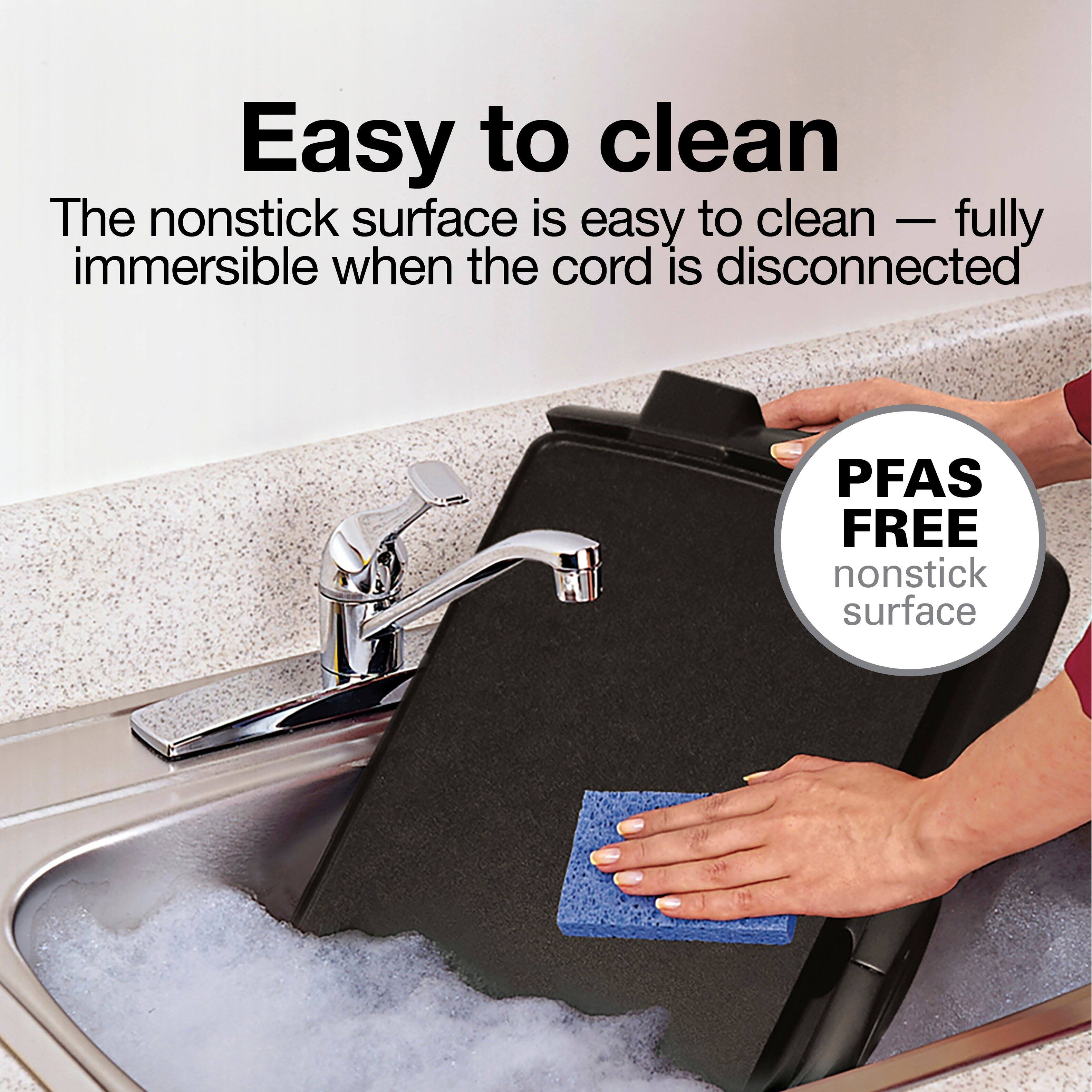 Easy to clean  
The nonstick surface is easy to clean - fully immersible when the cord is disconnected  

PFAS FREE nonstick surface