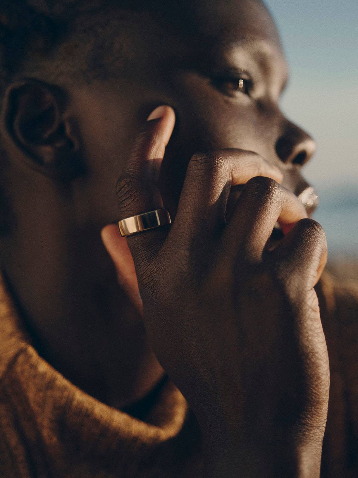 The image features a ring with a strong titanium exterior, which is designed to last for up to 7 days on a single battery charge. The ring also has temperature sensing capabilities, making it a versatile and practical accessory. Additionally, the ring is equipped with research-grade heart rate and SPO2 sensors, providing accurate readings for users. Overall, the ring offers a combination of durability, functionality, and precision, making it an appealing choice for those seeking a reliable and high-quality wearable device.