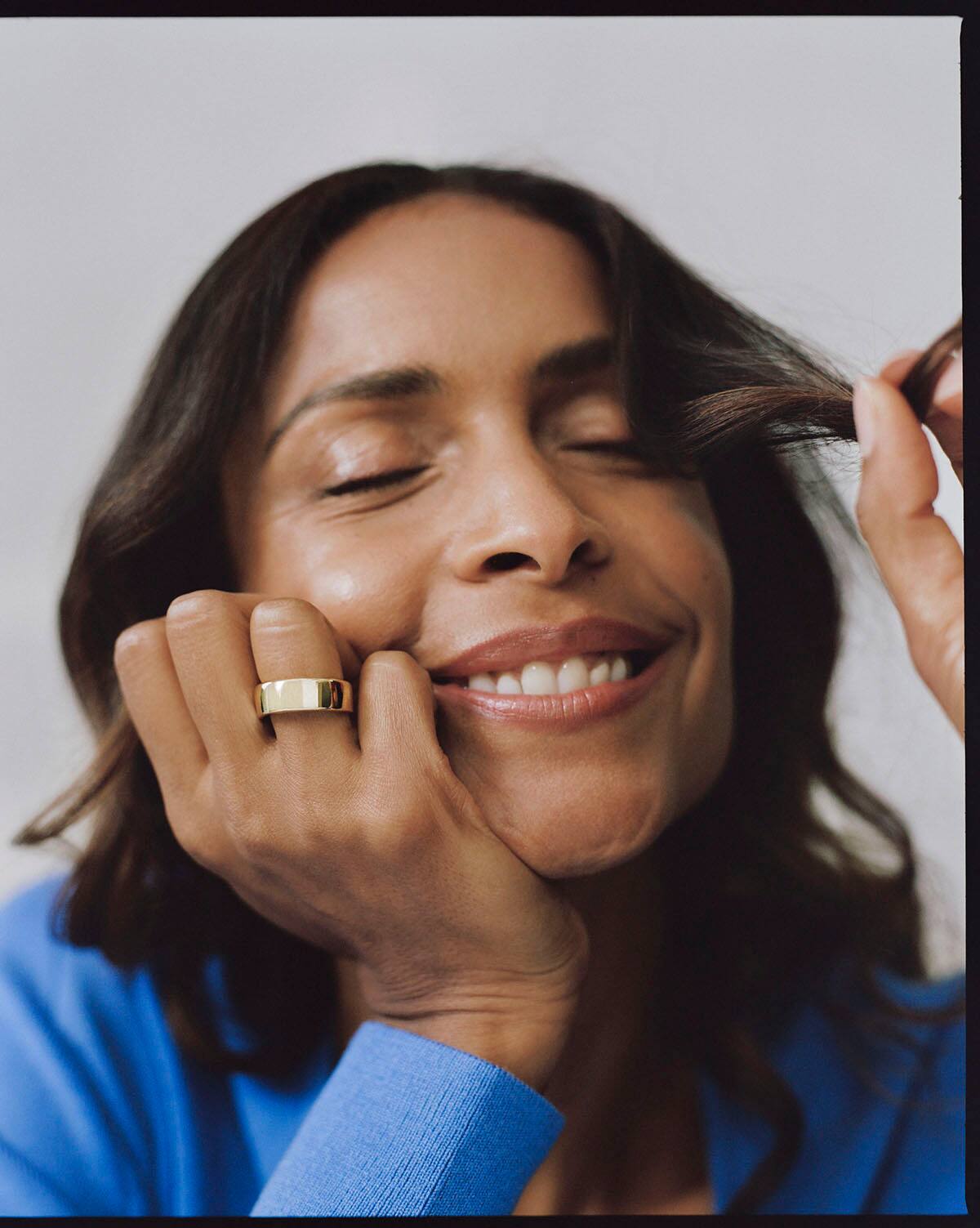 Alt View 6. Oura - Oura Ring Gen3 - Horizon - Size Before You Buy - Size 12 - Gold.