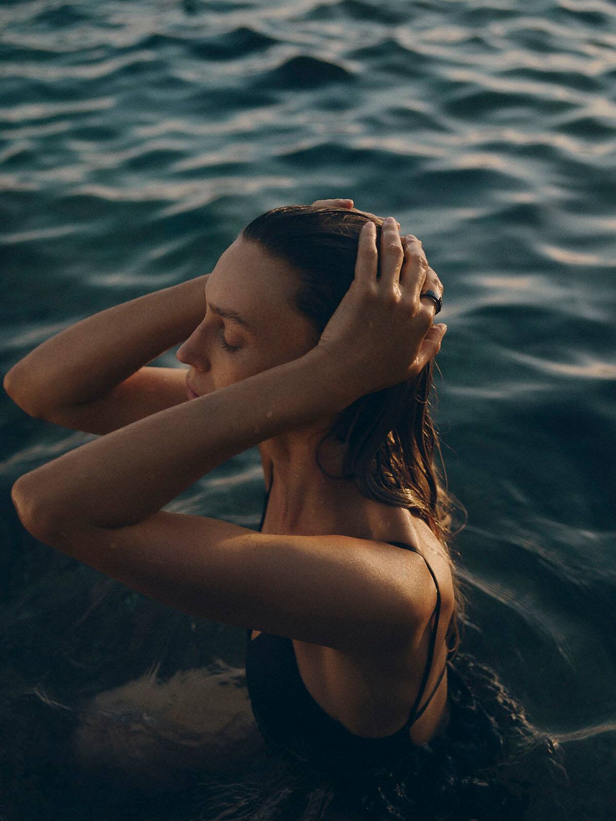 The image features a close-up of a ring and a charger, with the ring being described as a "smart ring." The ring is placed on top of the charger, which is connected to a USB cable. The ring is described as a "smart ring" and is likely a wearable device that can be charged using the USB cable.