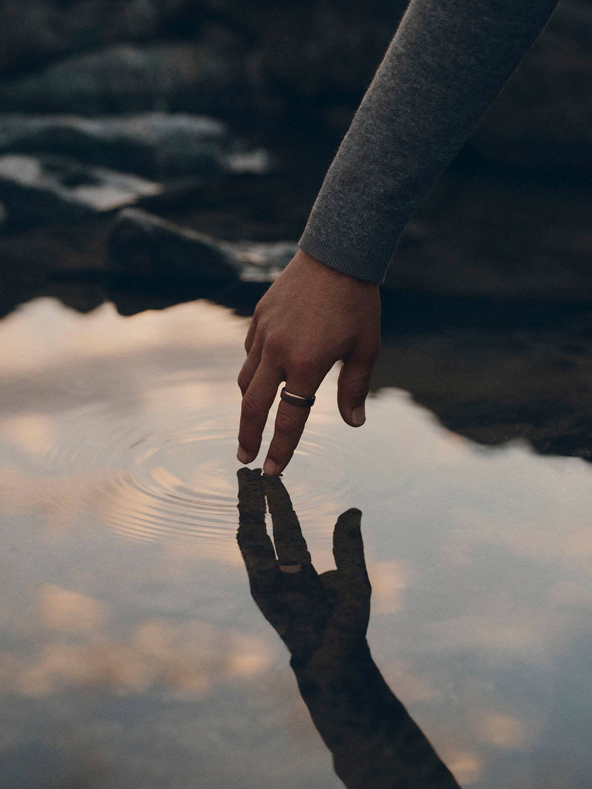 In-depth sleep analysis: Track your stress levels: Awake 1h 21m REM 1h 16m Light 4h 4m Deep 1h 2m 12:05 day Daytime stress Today I 1 SA Engaged atasad Restored - 1 1" m Stressed 1h 25m Restored 1h 52m 1 Restored 3m ago 24/7 Heart Rate: Up to 7 day battery life: Water resistant up to 100m