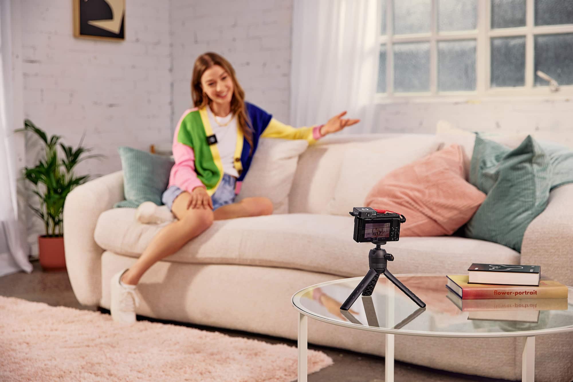 Zoom in on Alt View 28. RØDE - WIRELESS ME Ultra-Compact Wireless Microphone System - Black.