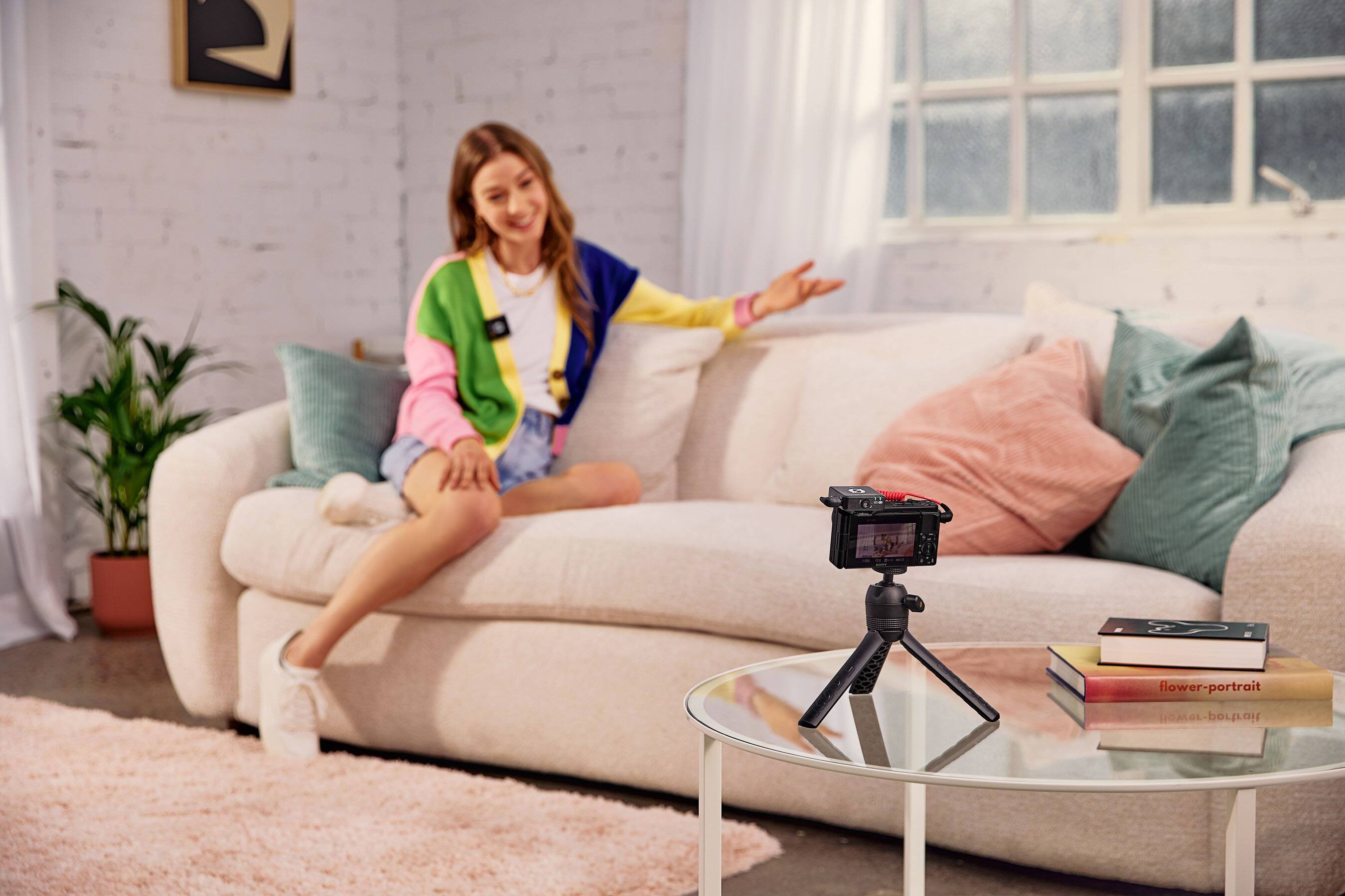 Alt View 28. RØDE - WIRELESS ME Ultra-Compact Wireless Microphone System - Black.