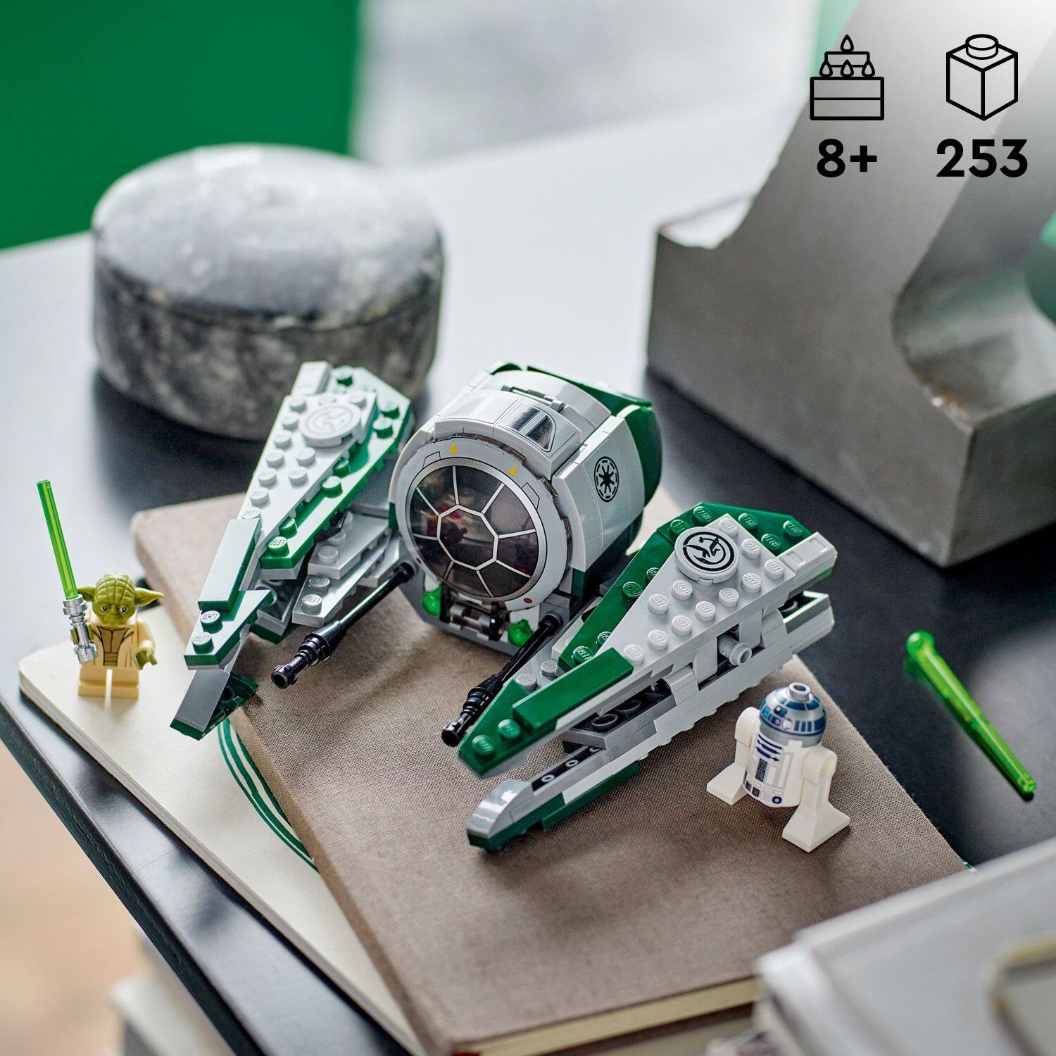 Alt View 40. LEGO - Yoda's Jedi Starfighter 75360.