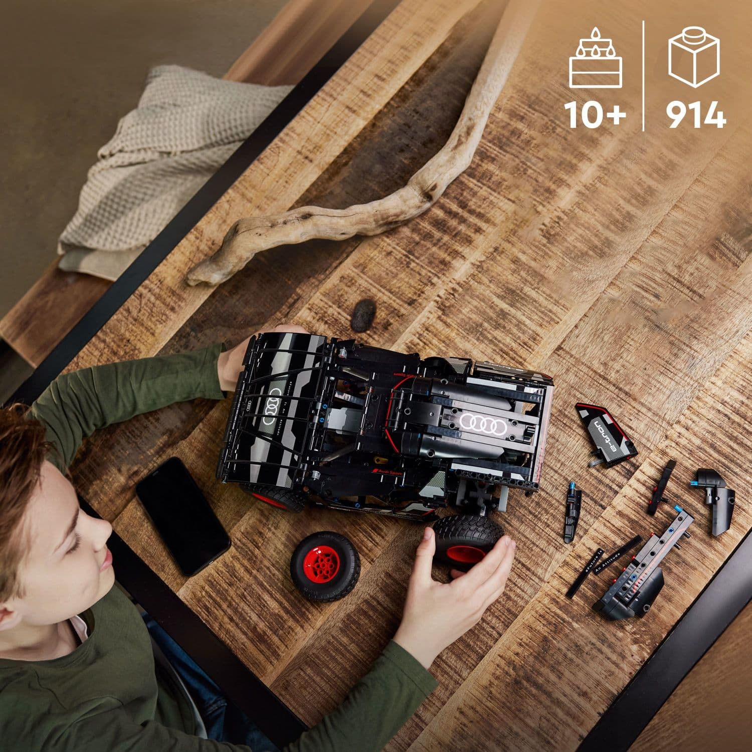 Left. LEGO - Technic Audi RS Q e-tron 42160.