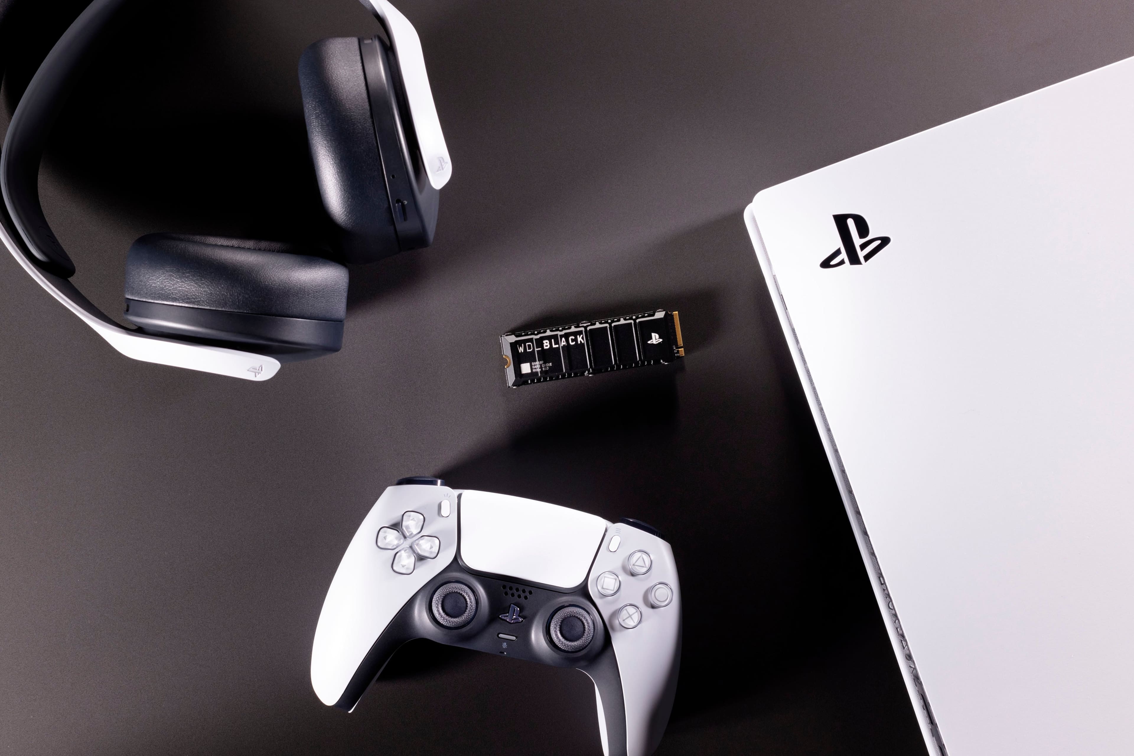 Alt View 14. WD - BLACK SN850P 1TB Internal SSD PCIe Gen 4 x4 with Heatsink for PS5 - Black.