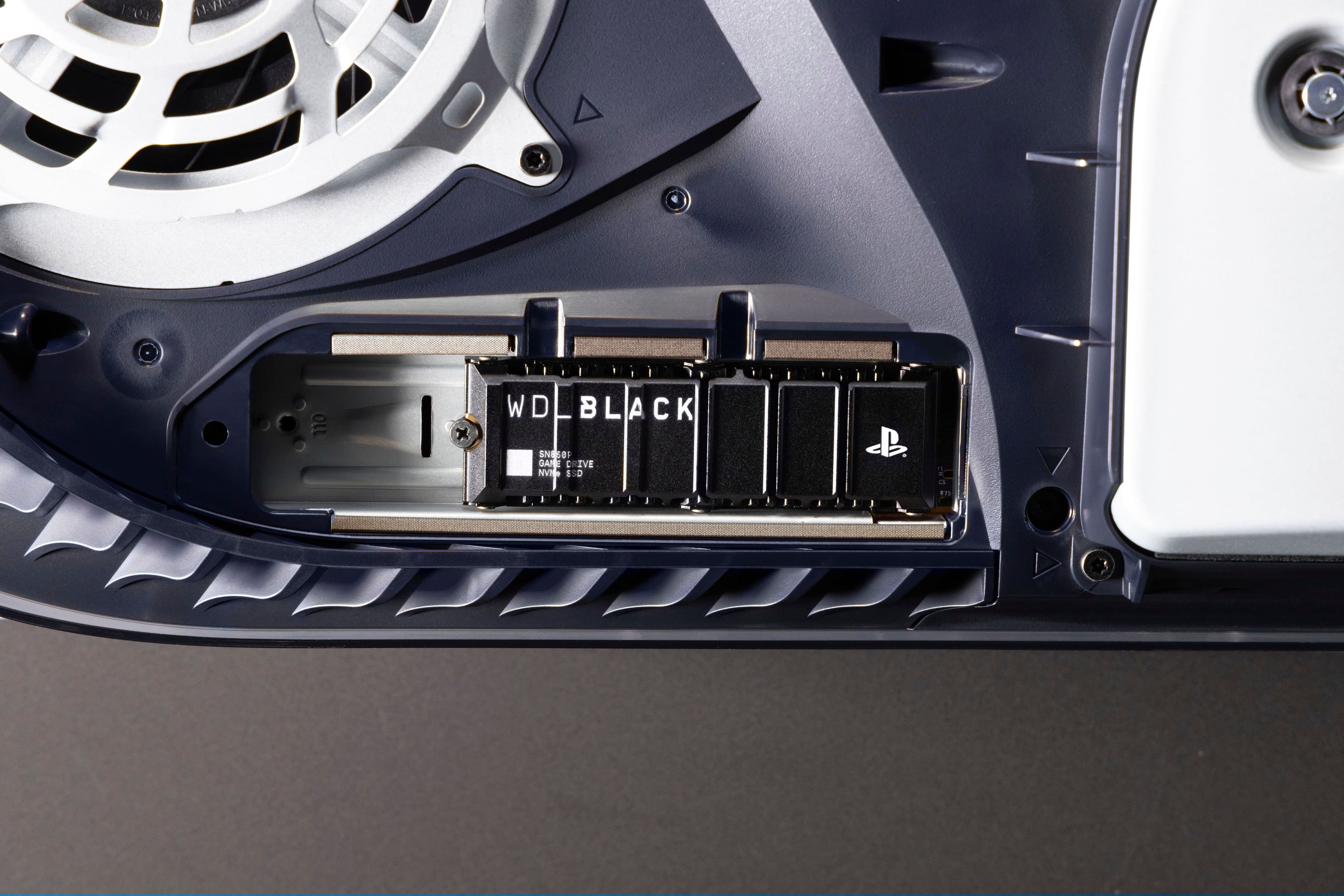 Alt View 11. WD - BLACK SN850P 1TB Internal SSD PCIe Gen 4 x4 with Heatsink for PS5 - Black.
