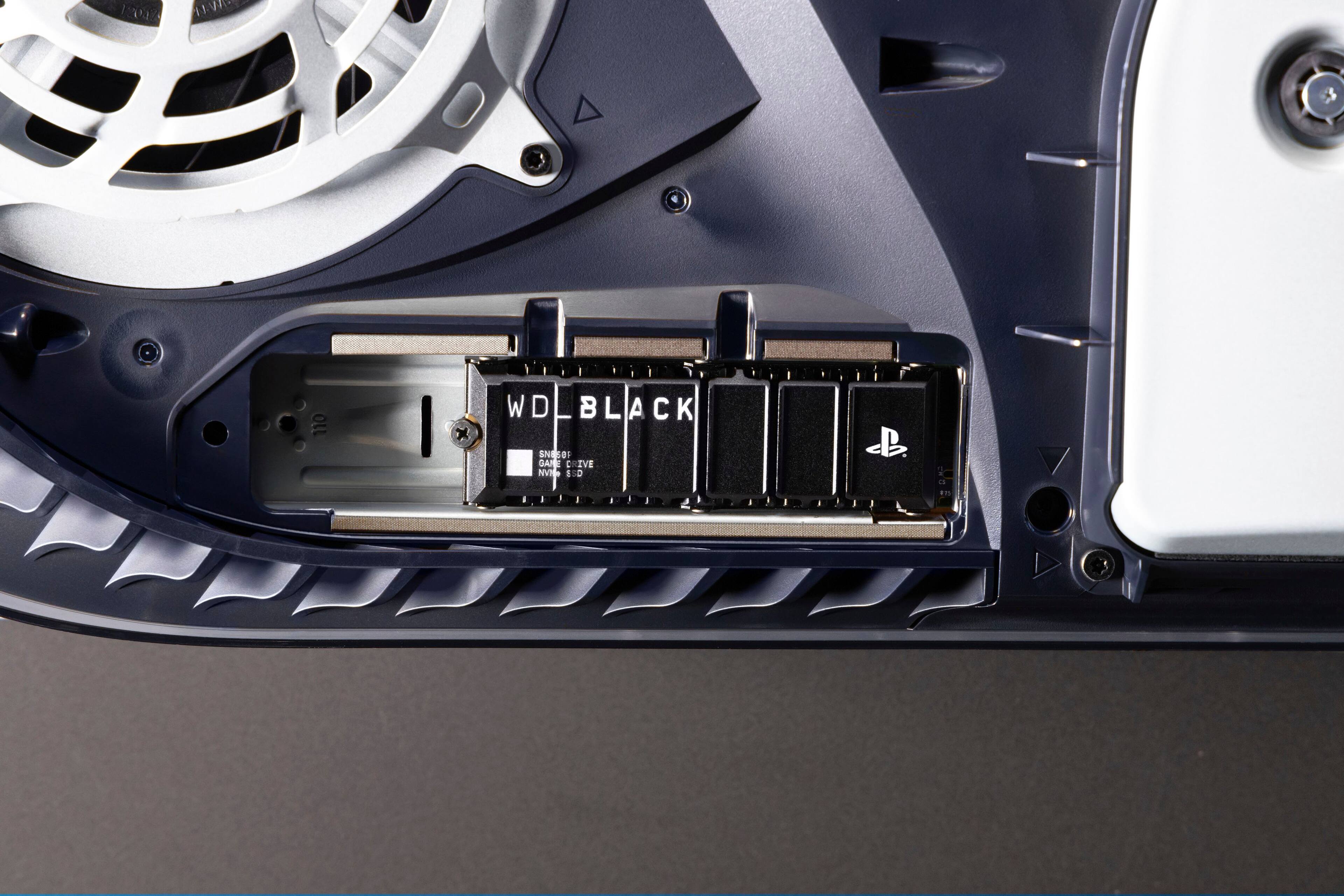 Alt View 11. WD - BLACK SN850P 1TB Internal SSD PCIe Gen 4 x4 with Heatsink for PS5 - Black.