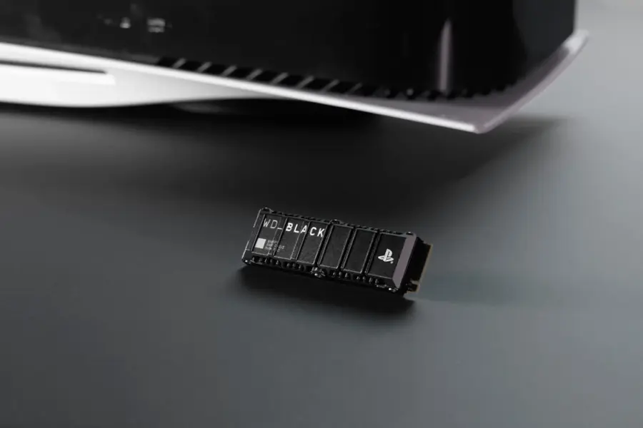 Alt View 17. WD - BLACK SN850P 2TB Internal SSD PCIe Gen 4 x4 with Heatsink for PS5 - Black.