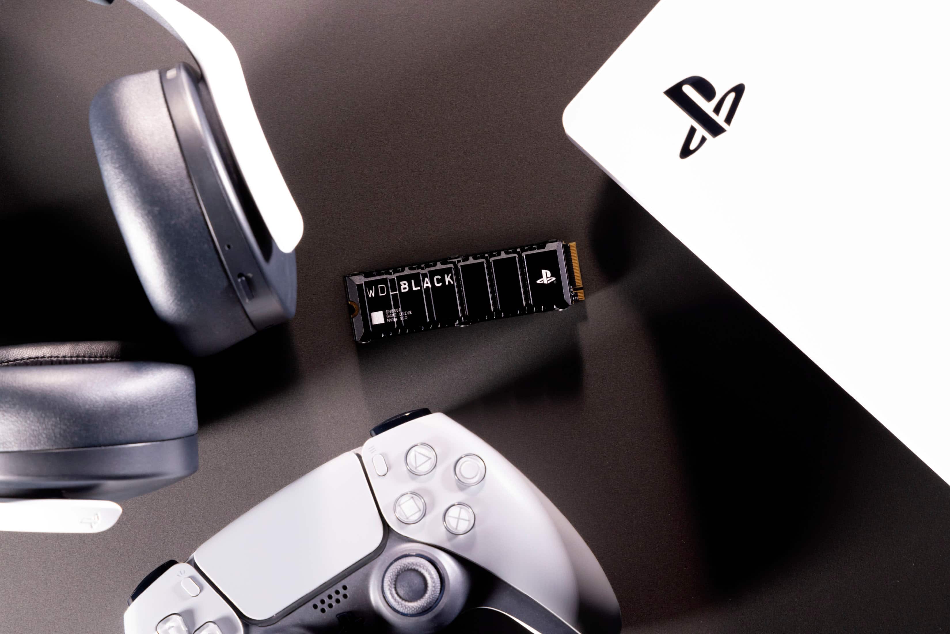 Alt View 13. WD - BLACK SN850P 4TB Internal SSD PCIe Gen 4 x4 with Heatsink for PS5 - Black.