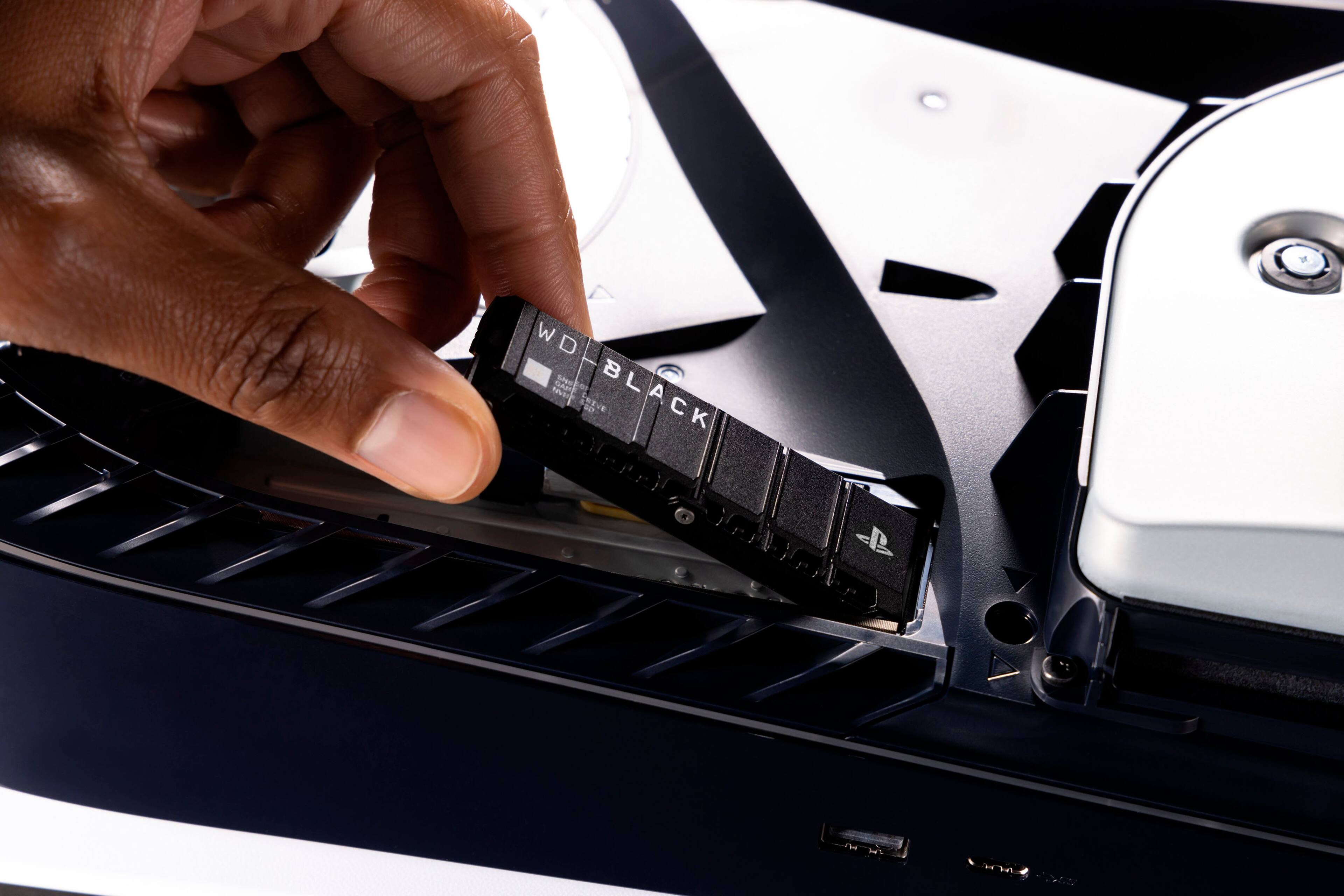 Alt View 15. WD - BLACK SN850P 4TB Internal SSD PCIe Gen 4 x4 with Heatsink for PS5 - Black.