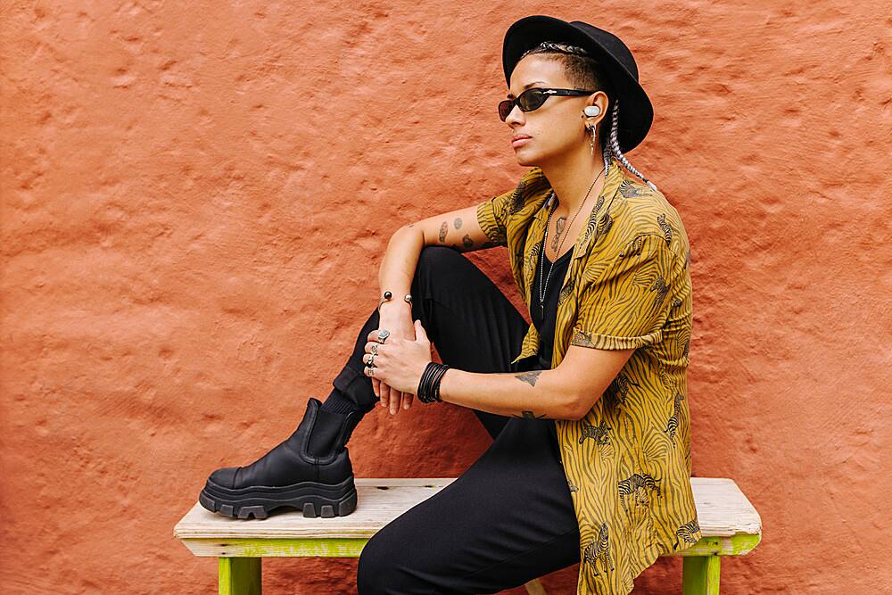 Alt View 20. JBL - Tune Buds True Wireless Noise Cancelling Earbuds - Blue.