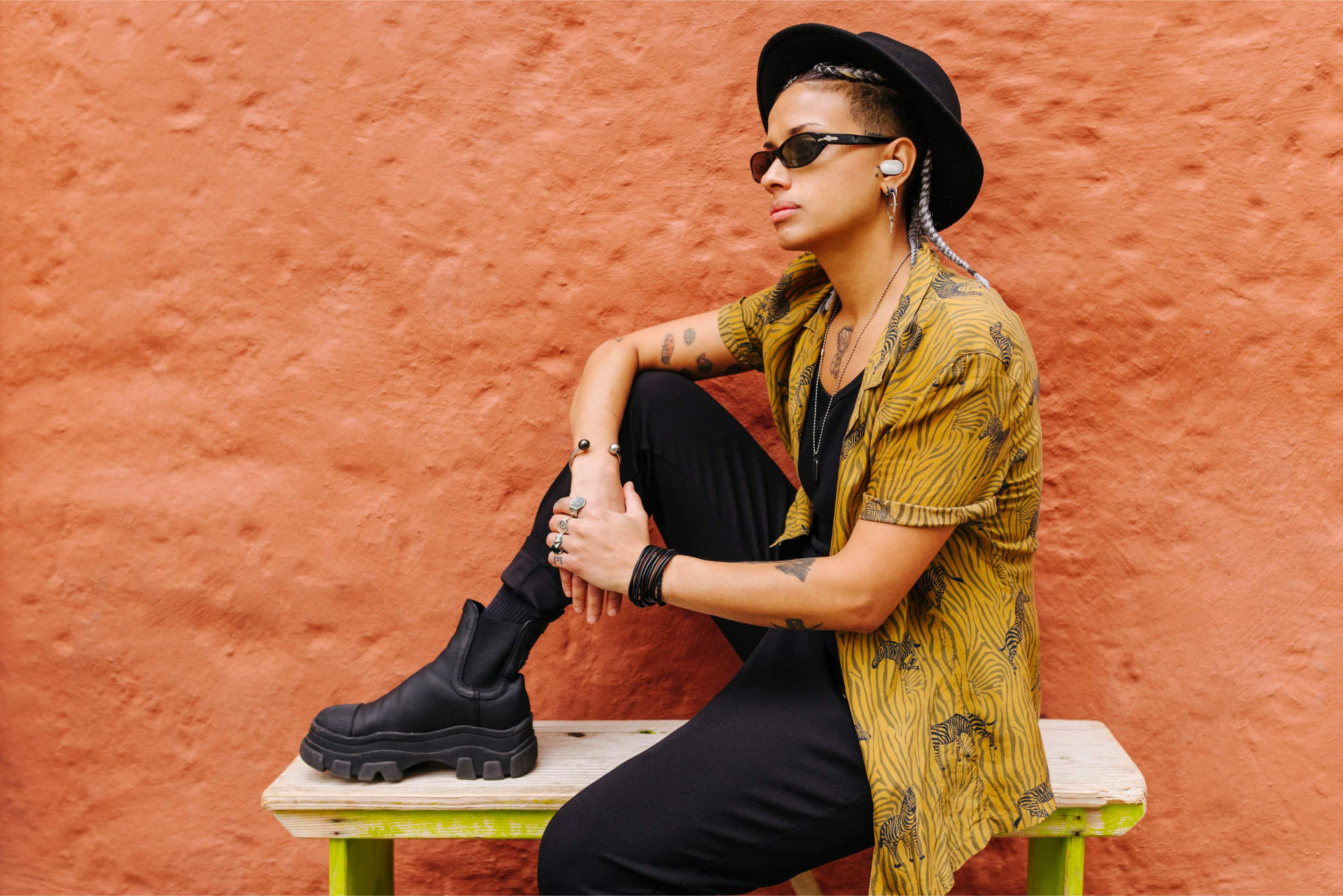 Alt View 20. JBL - Tune Buds True Wireless Noise Cancelling Earbuds - Black.