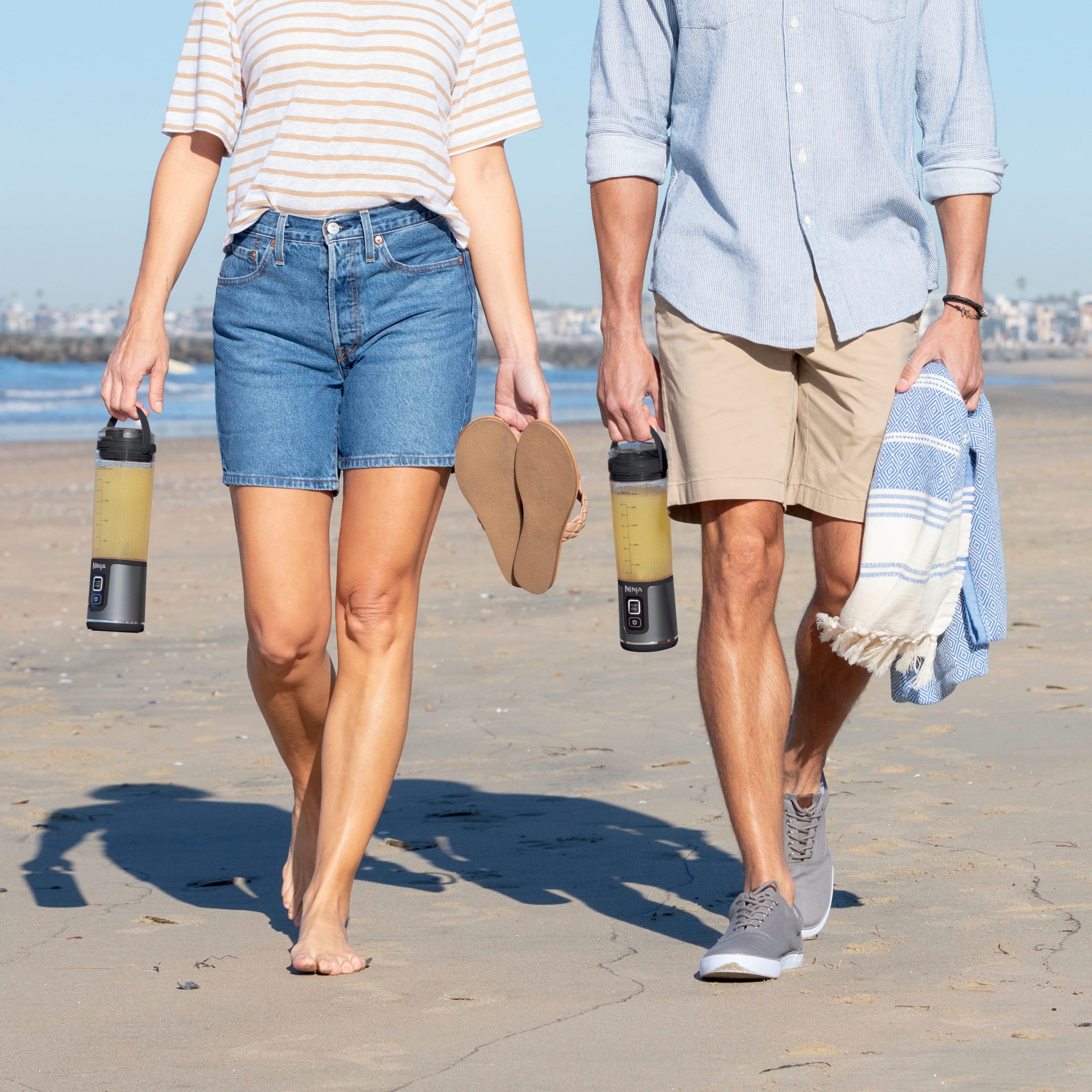 Left. Ninja - Blast 18 oz. Portable Blender - Black.