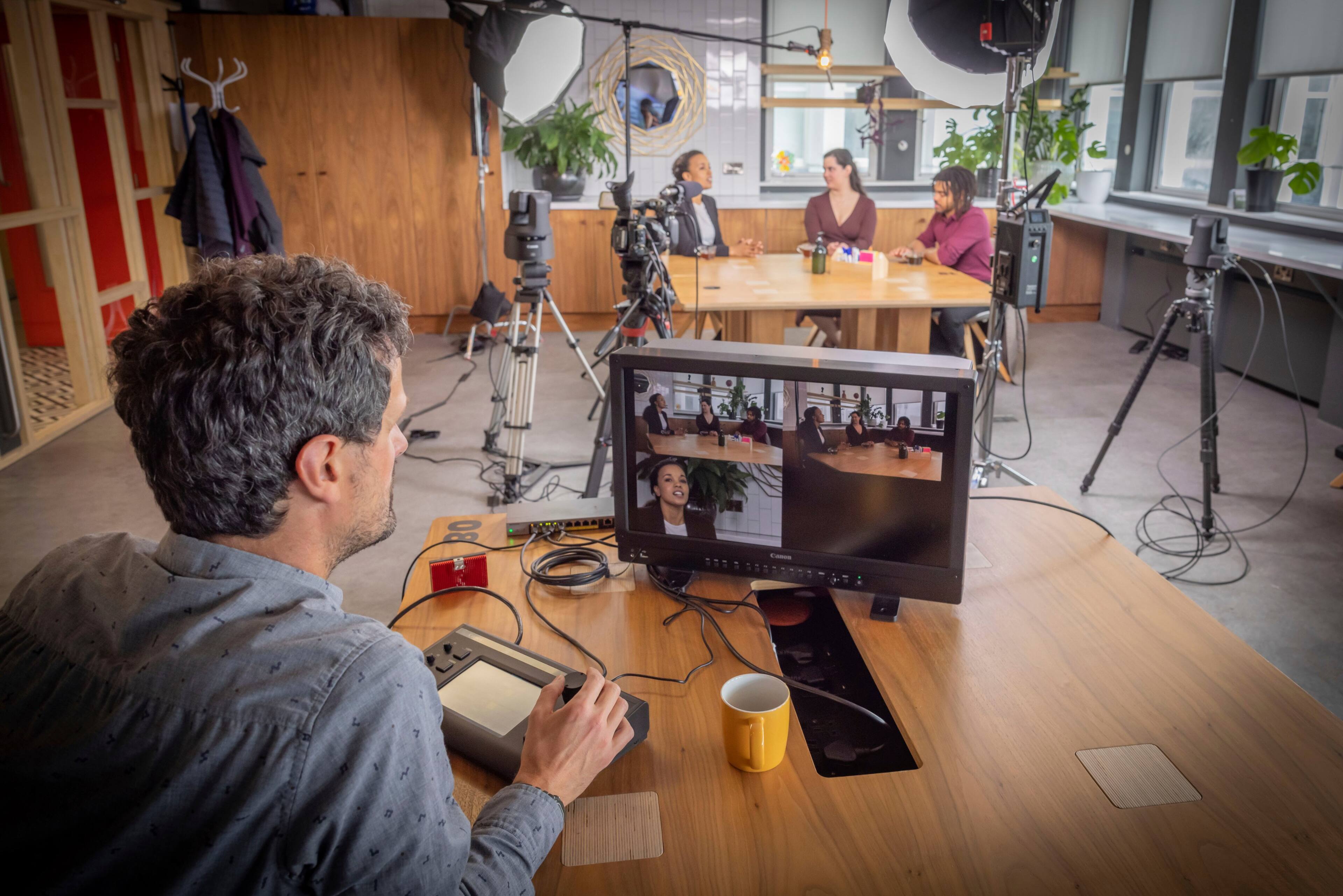 Alt View 16. Canon - XF605 4K UHD Professional Camcorder - Black.