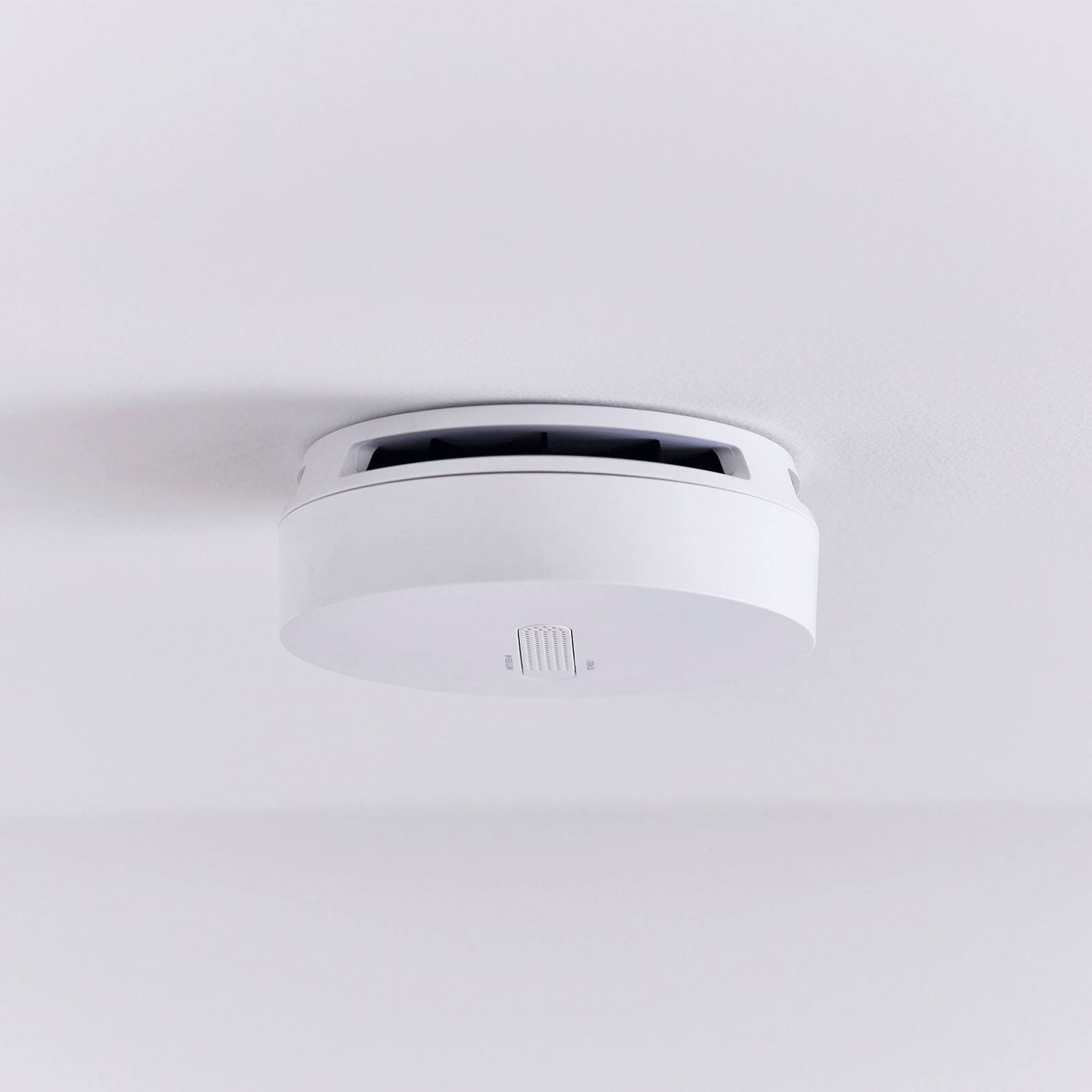 Left. SimpliSafe - Smoke & Carbon Monoxide Detector - White.