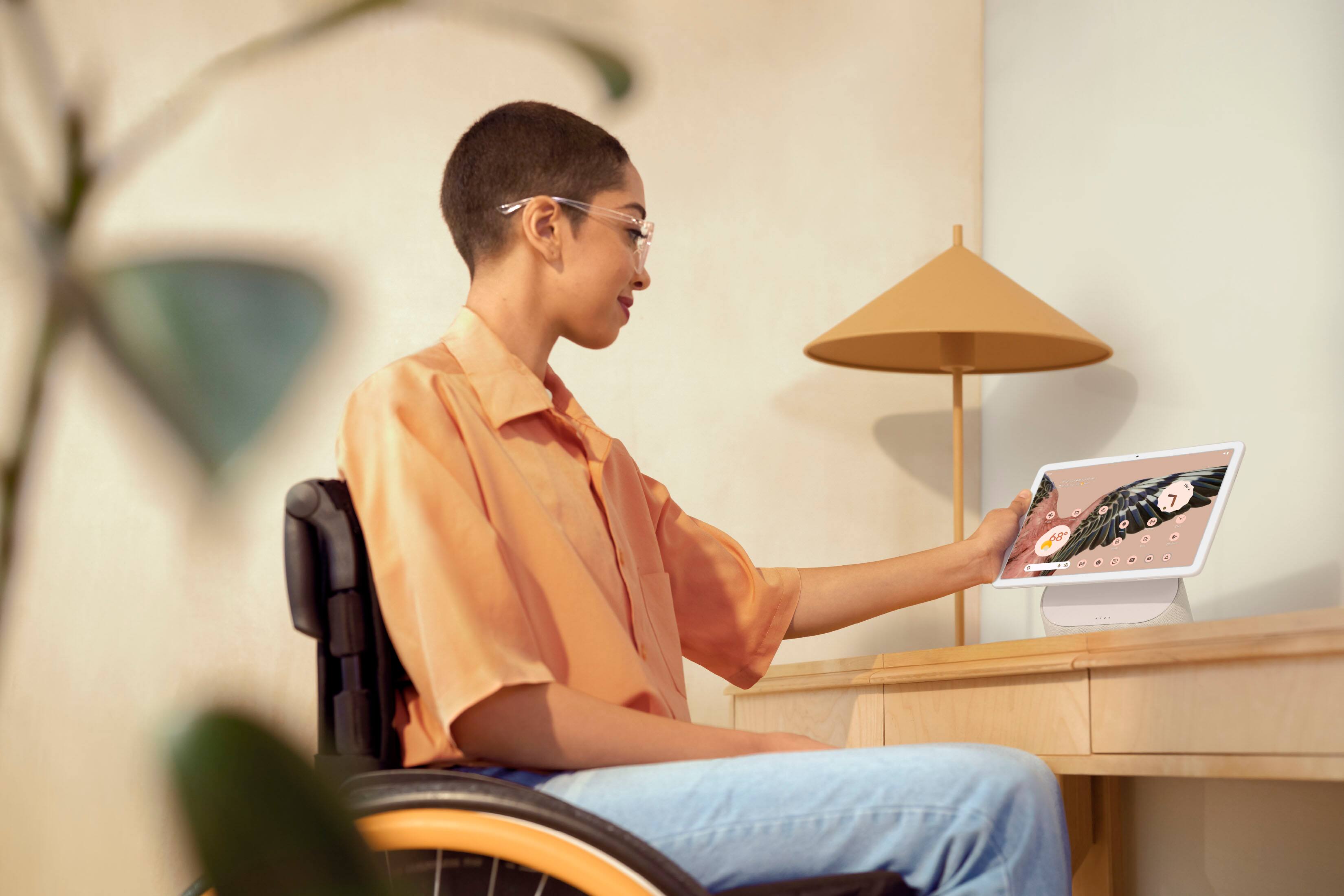 Alt View 16. Google - Pixel Tablet with Charging Speaker Dock - 11" Android Tablet - 128GB - Wi-Fi - Rose.