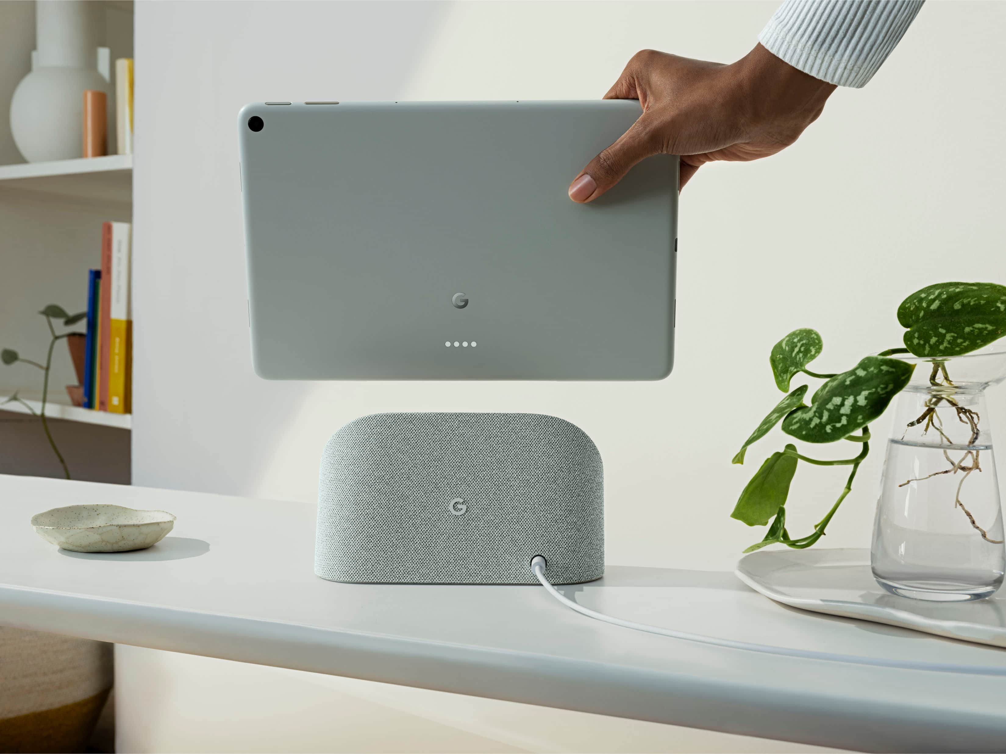 Alt View 16. Google - Pixel Tablet with Charging Speaker Dock - 11" Android Tablet - 128GB - Wi-Fi - Hazel.