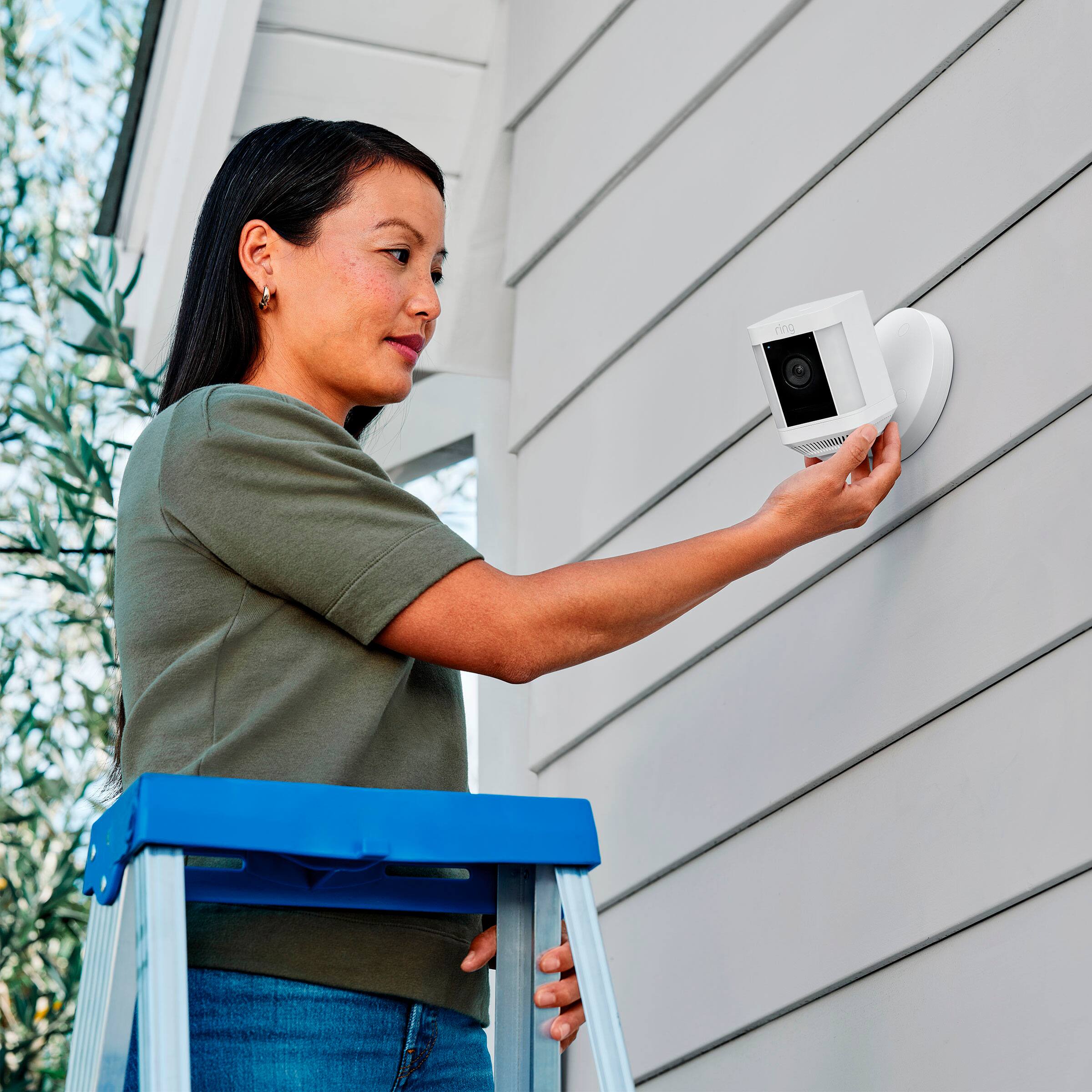 Left. Ring - Hardwired Kit for Cameras (USB-C) - White.