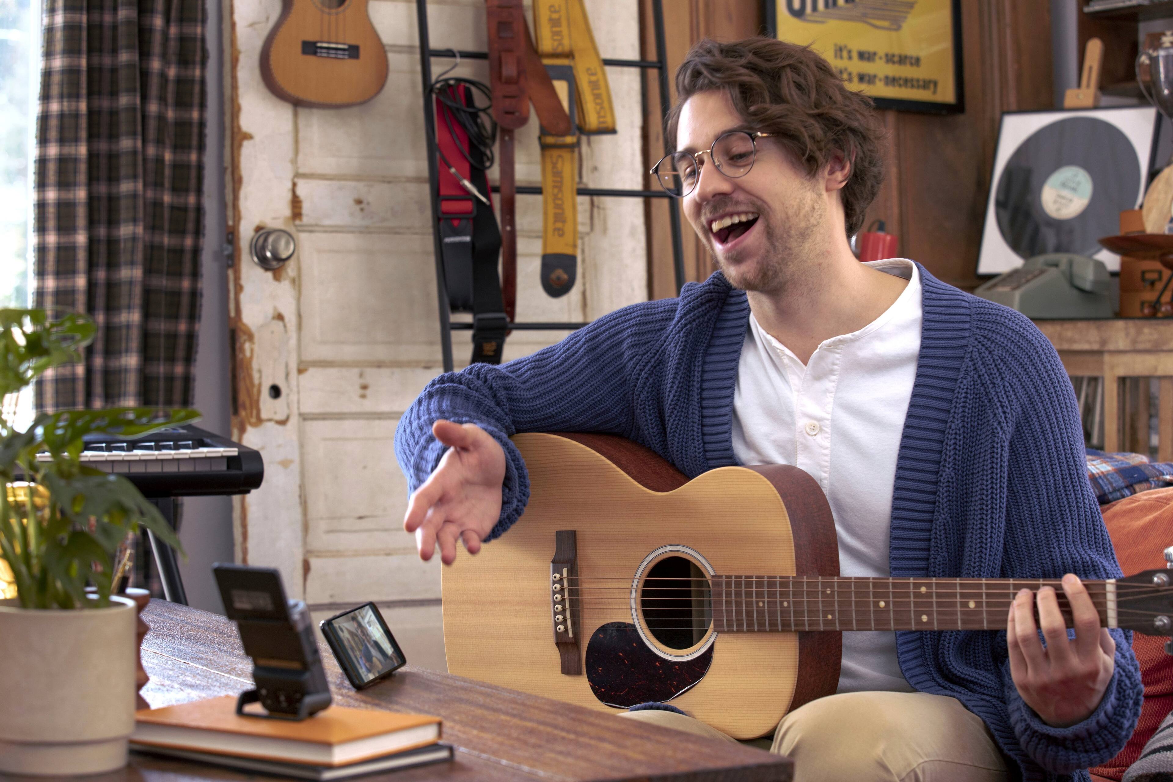 Alt View 19. Canon - PowerShot V10 4K Video 20.9-Megapixel Digital Camera for Vloggers and Content Creators - Black.