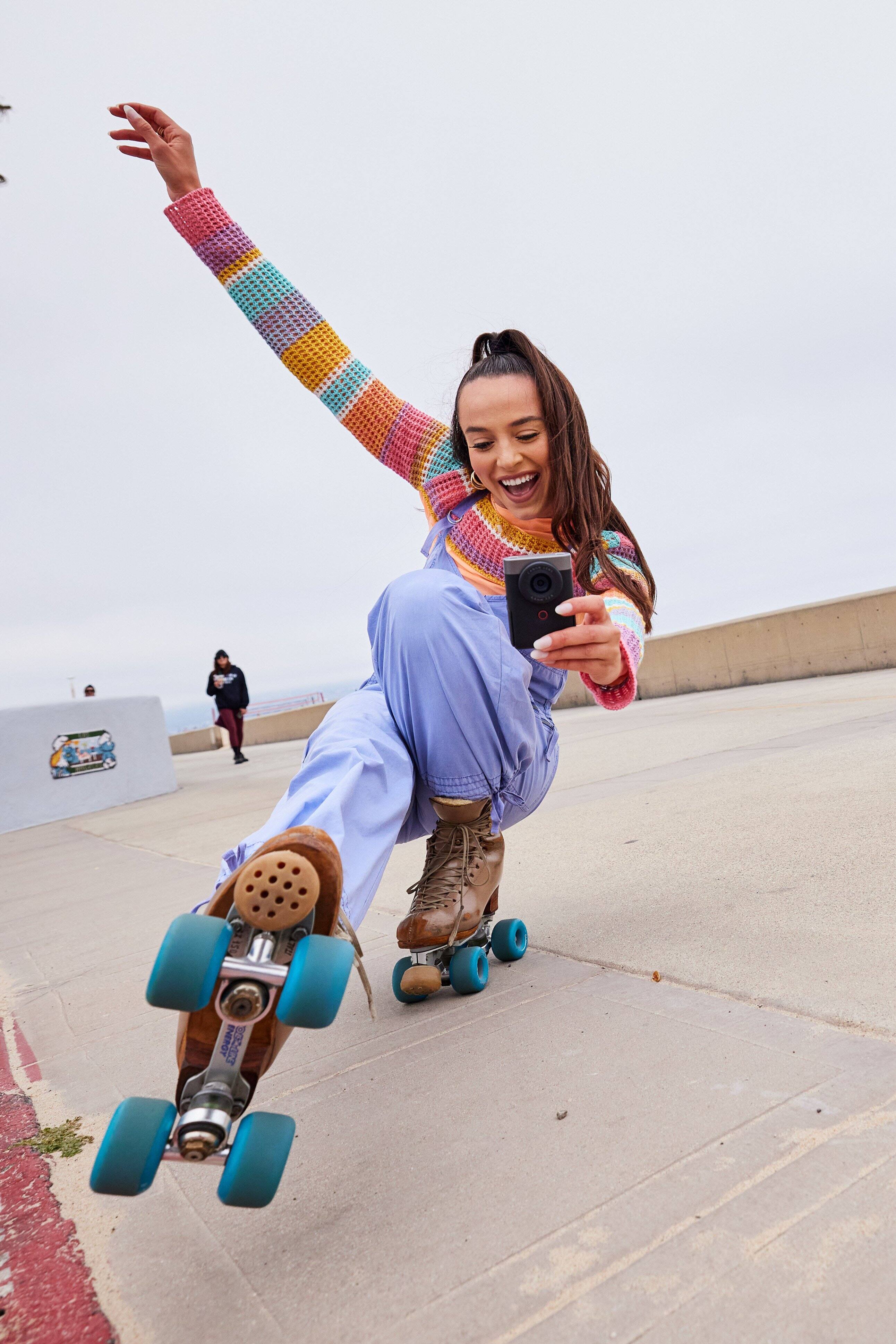 Alt View 27. Canon - PowerShot V10 4K Video 20.9-Megapixel Digital Camera for Vloggers and Content Creators - Black.