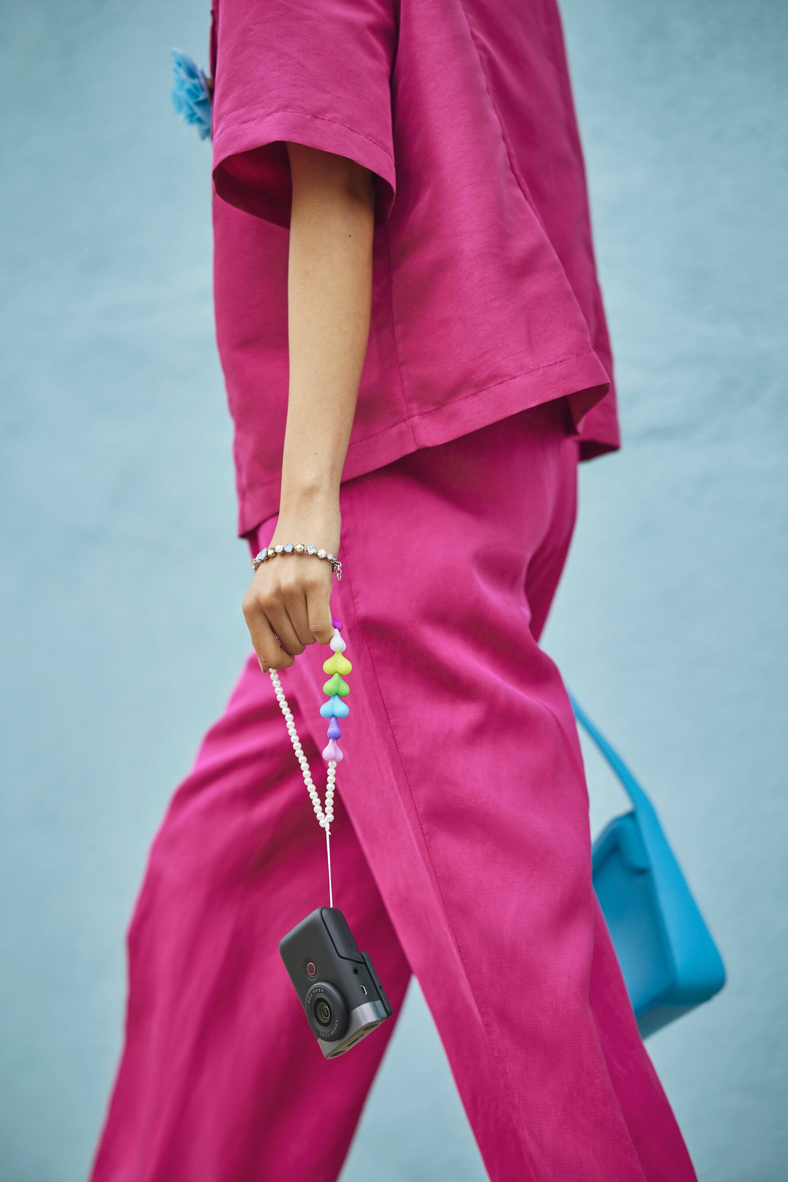 Alt View 35. Canon - PowerShot V10 4K Video 20.9-Megapixel Digital Camera for Vloggers and Content Creators - Black.