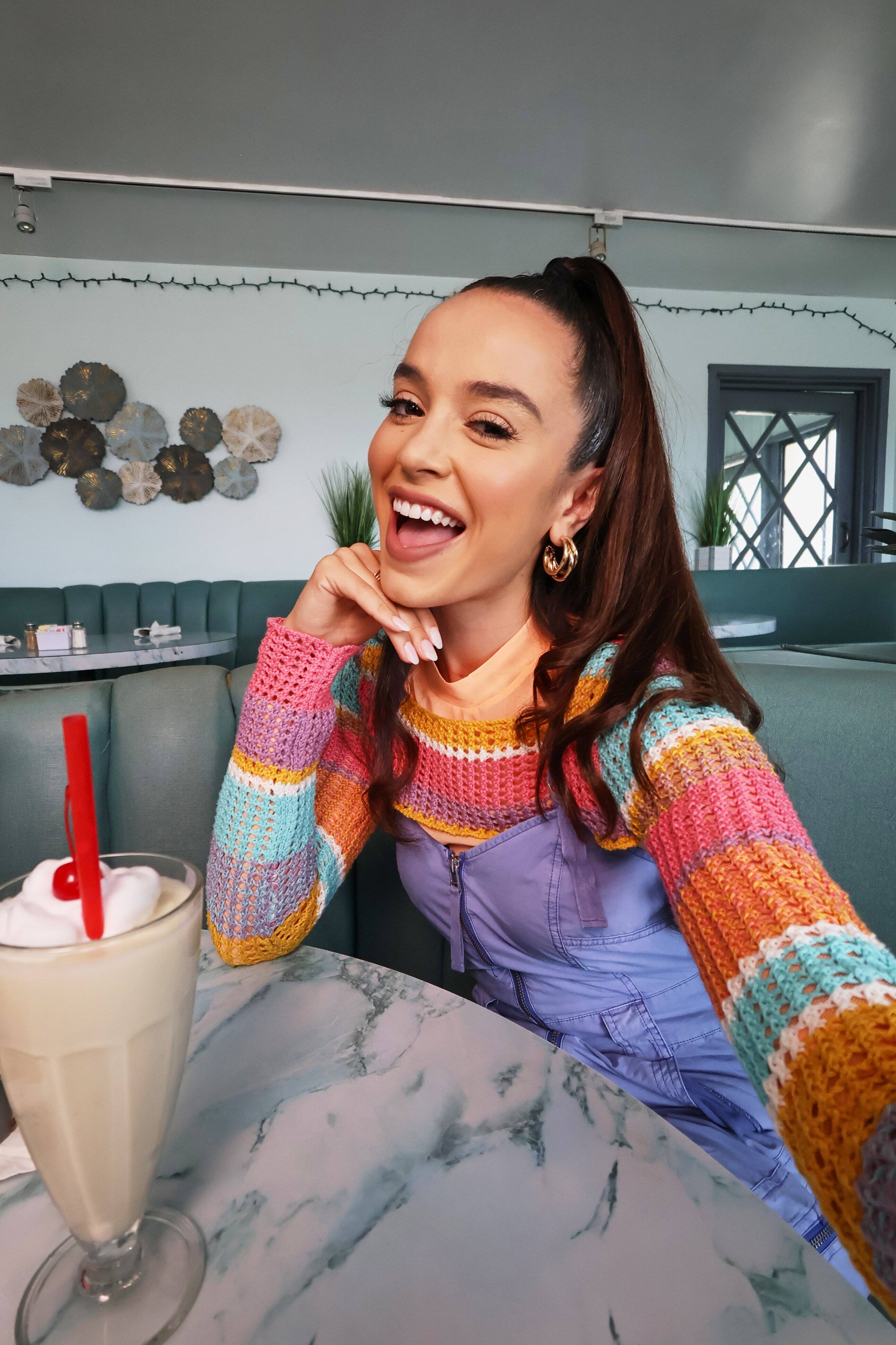 Alt View 36. Canon - PowerShot V10 4K Video 20.9-Megapixel Digital Camera for Vloggers and Content Creators - Black.