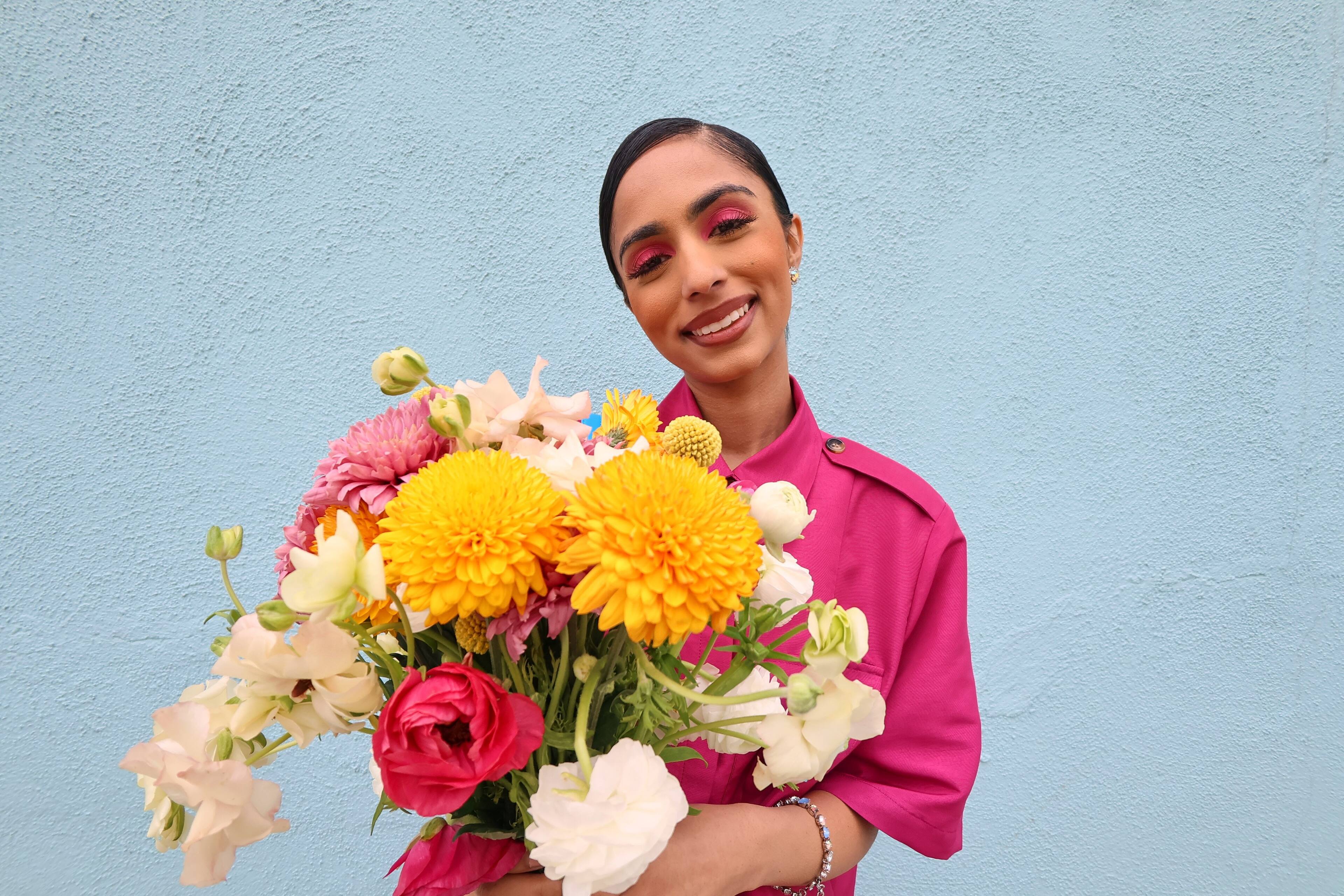 Alt View 37. Canon - PowerShot V10 4K Video 20.9-Megapixel Digital Camera for Vloggers and Content Creators - Black.