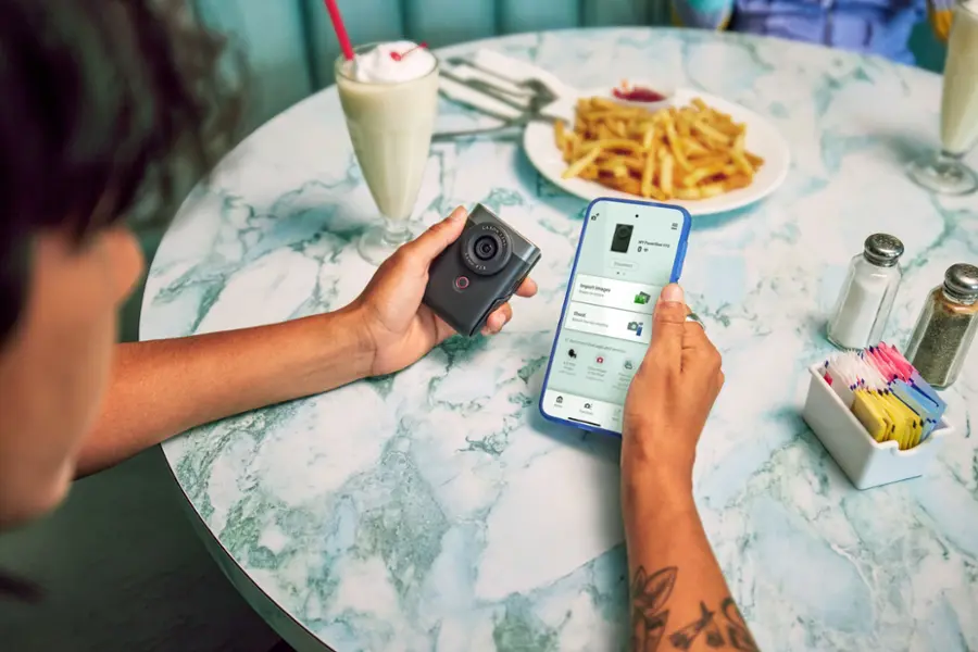 Alt View 30. Canon - PowerShot V10 4K Video 20.9-Megapixel Digital Camera for Vloggers and Content Creators - Silver.