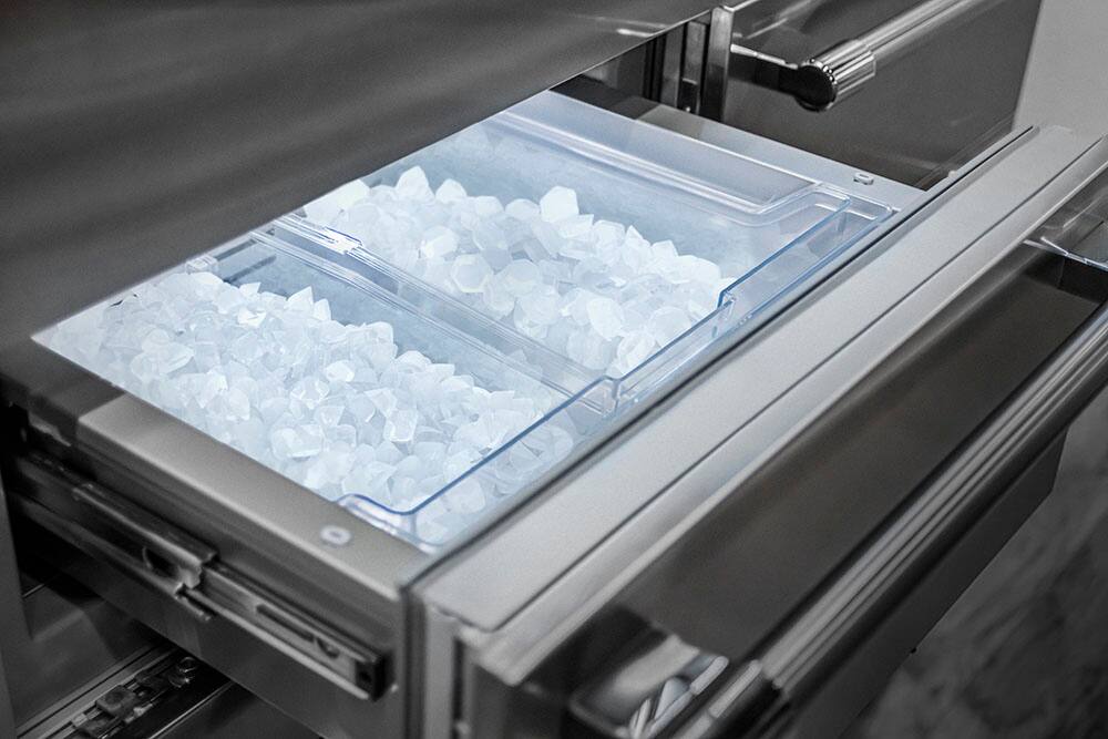 Alt View 16. Thermador - Freedom Collection 27.7 Cu. Ft. French Door Built-in Smart Refrigerator with Professional Series Handles - Stainless Steel.