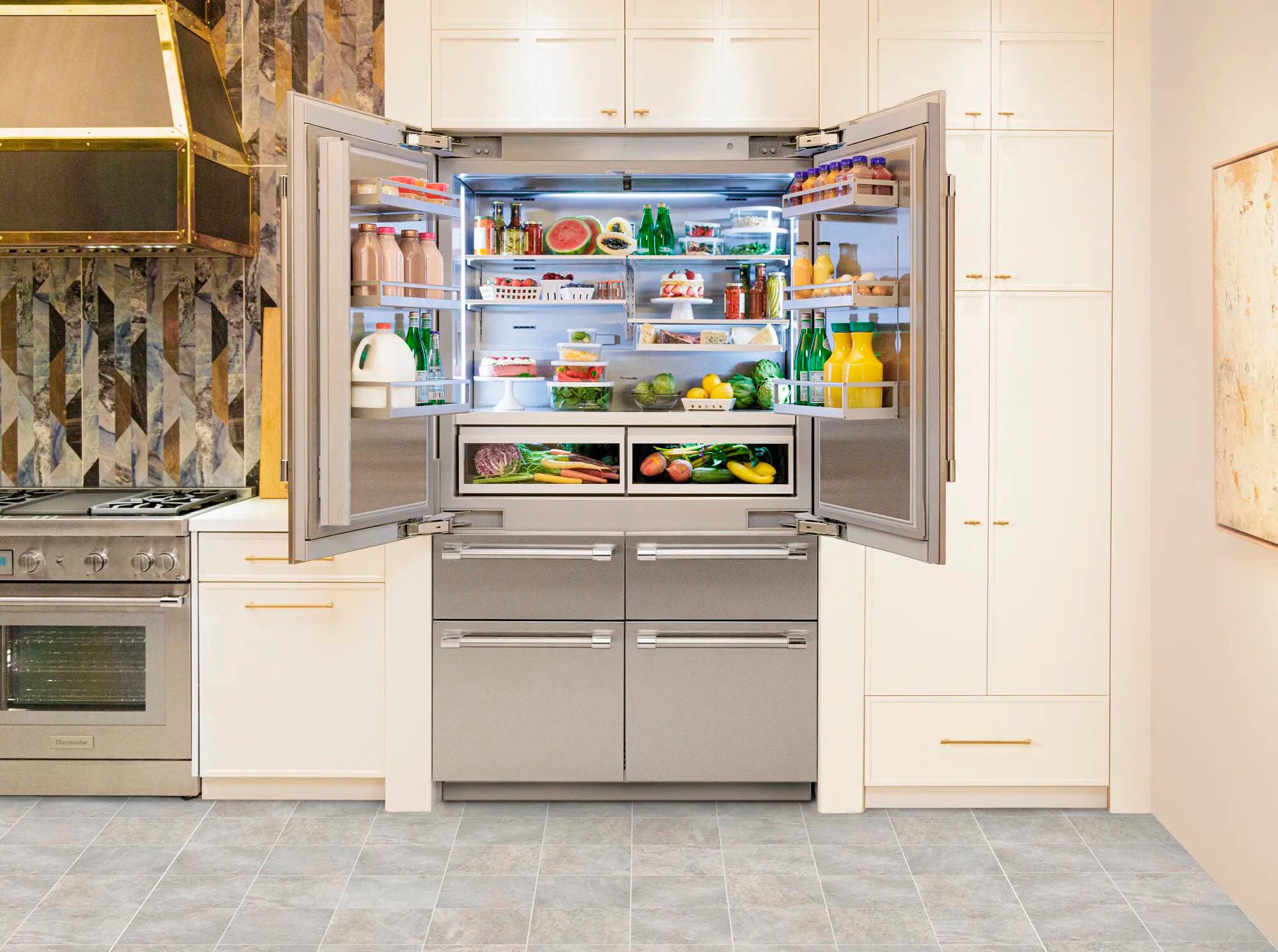 Alt View 29. Thermador - Freedom Collection 27.7 Cu. Ft. French Door Built-in Smart Refrigerator with Professional Series Handles - Stainless Steel.