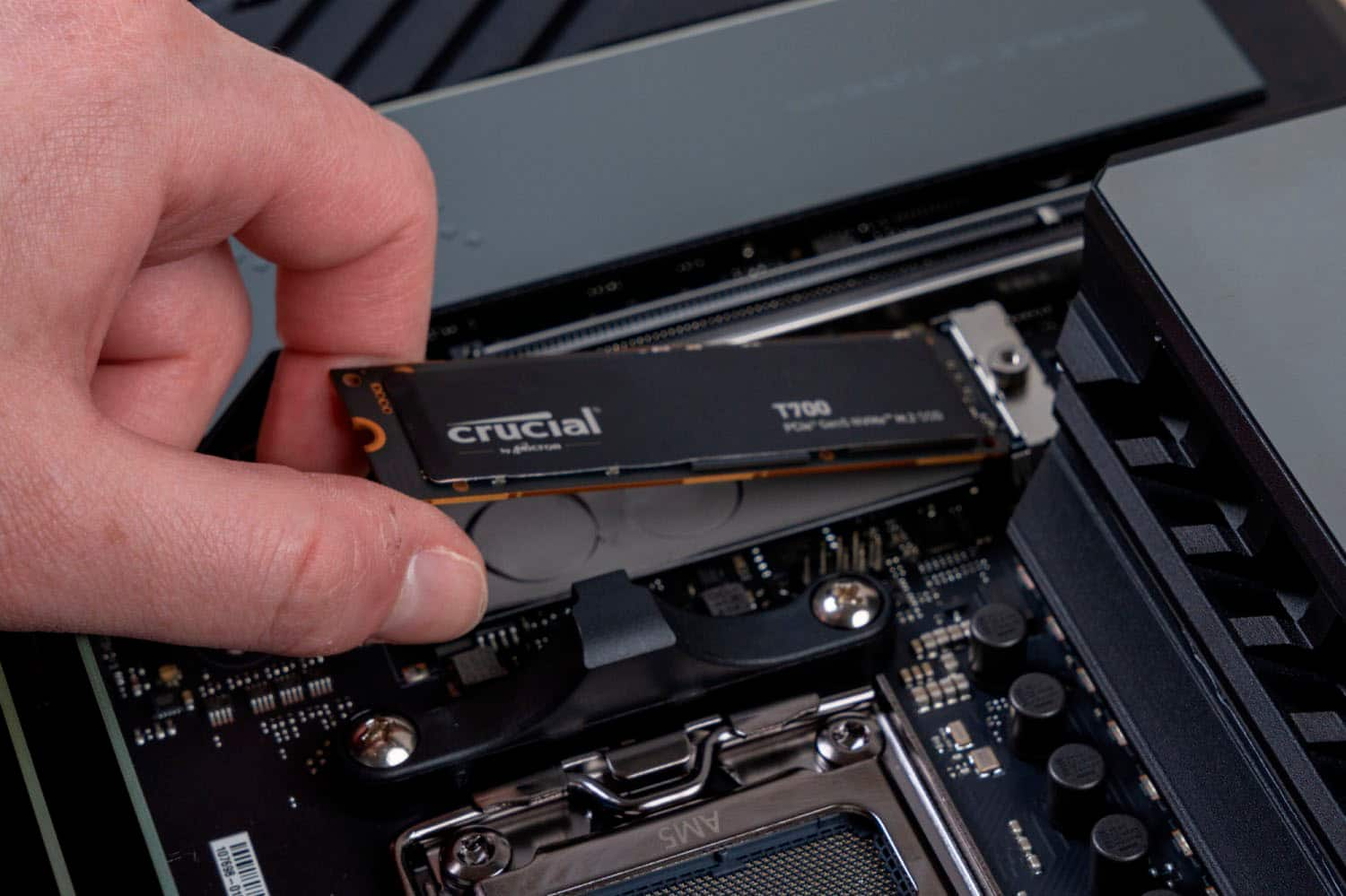 Crucial T700 4TB PCIe Gen5 NVMe M.2 SSD with heatsink, CT4000T700SSD5