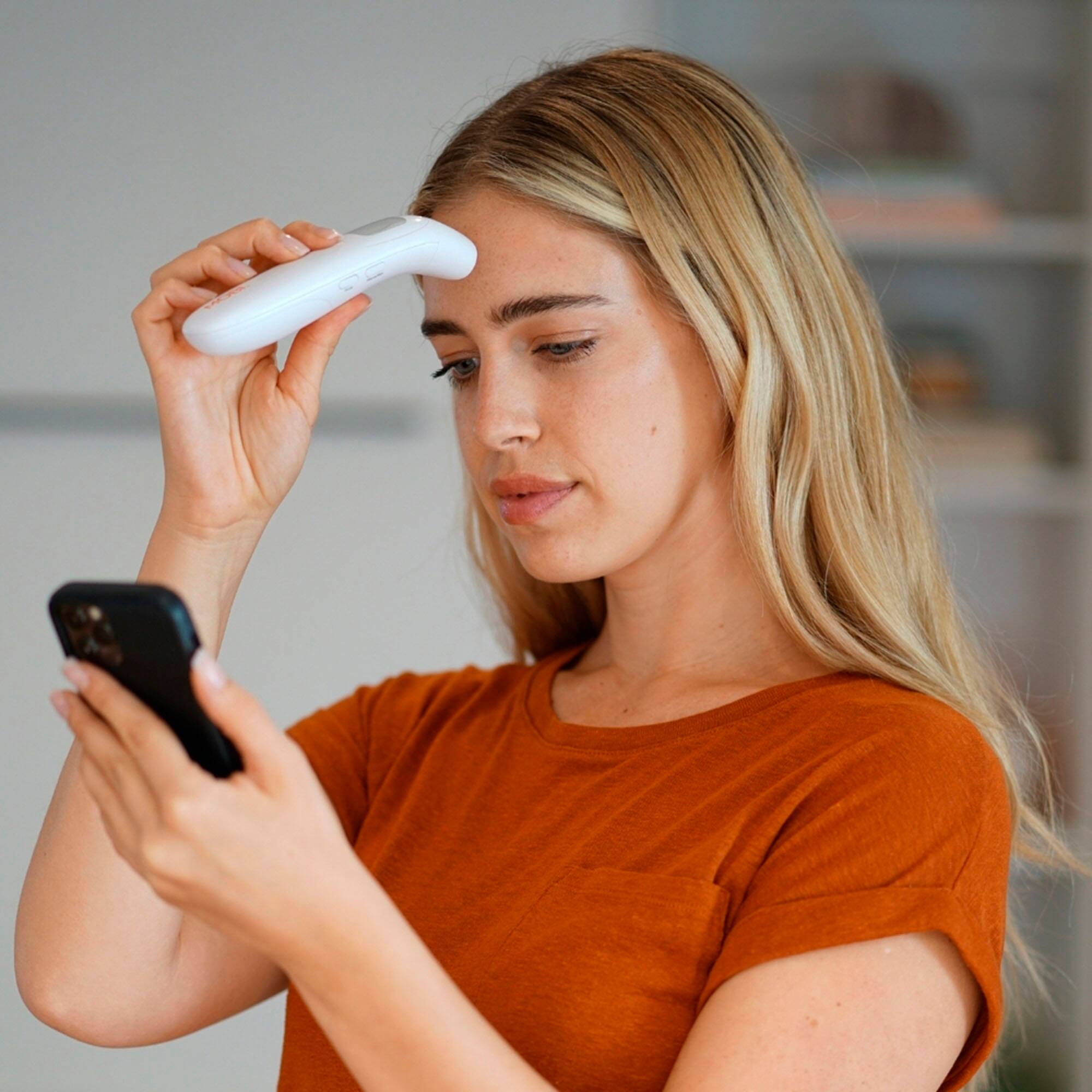 Left. MOBI - Smart DualScan Color LCD Ear & Forehead Bluetooth Thermometer - White.