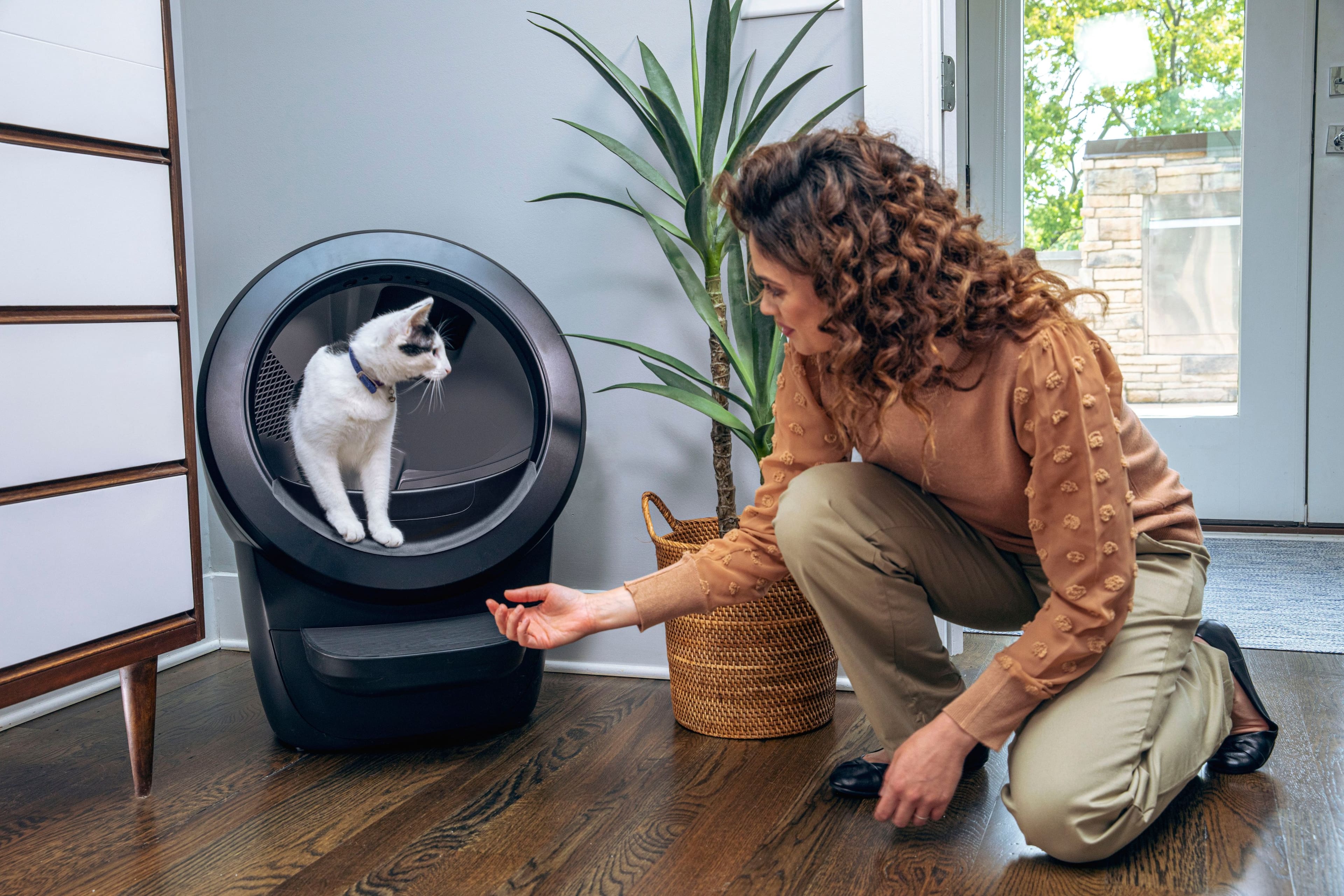 Alt View 16. Whisker - Litter-Robot 4 Smart App-Controlled Self-Cleaning Litter Box Core Accessories Bundle - Black.