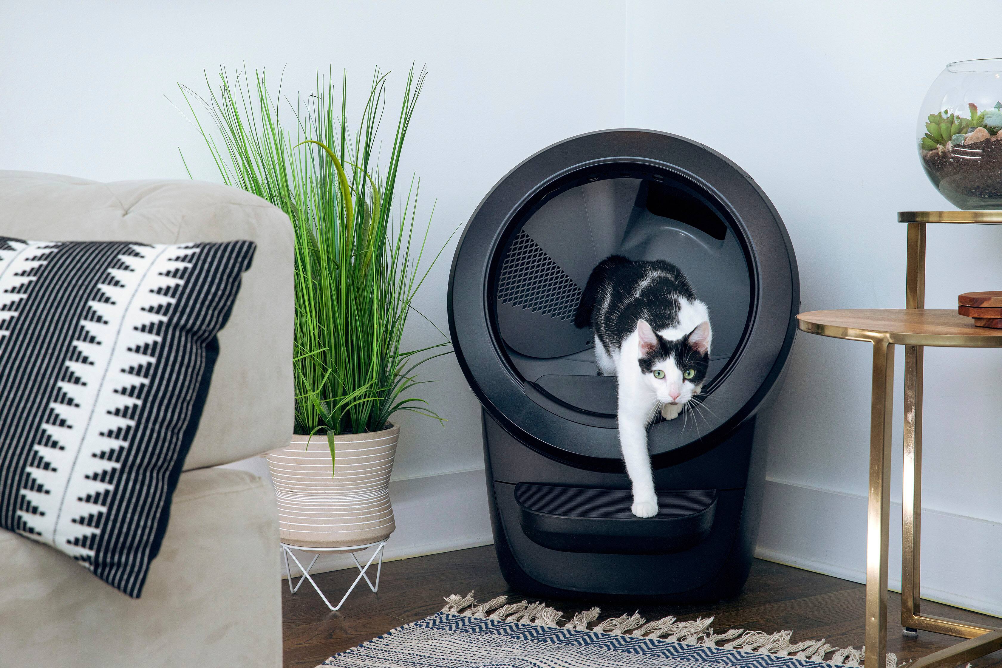 Alt View 13. Whisker - Litter-Robot 4 Smart App-Controlled Self-Cleaning Litter Box - Black.