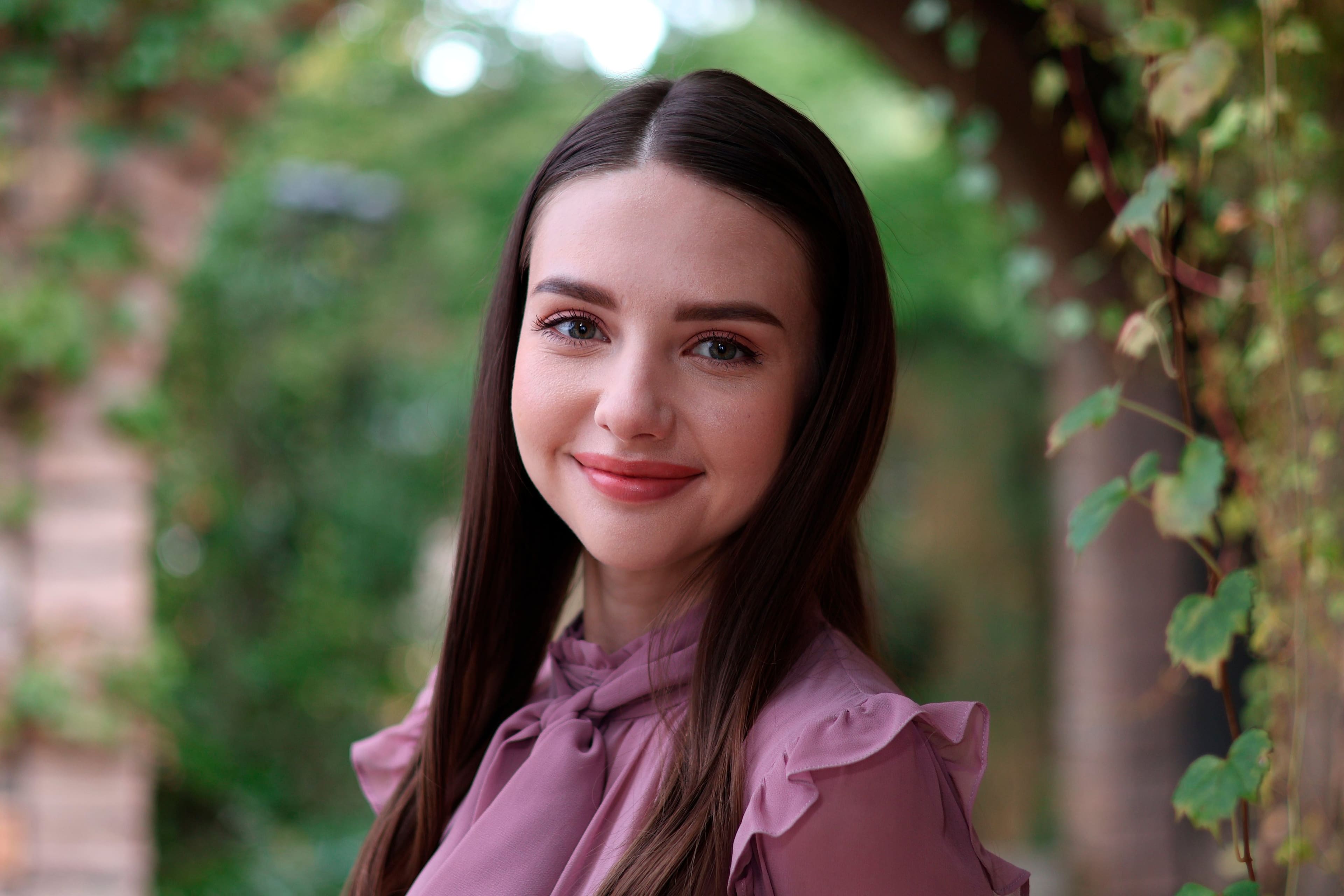 Alt View 30. Canon - EOS R50 4K Video Mirrorless Camera with RF-S 18-45mm Content Creator Kit - Black.