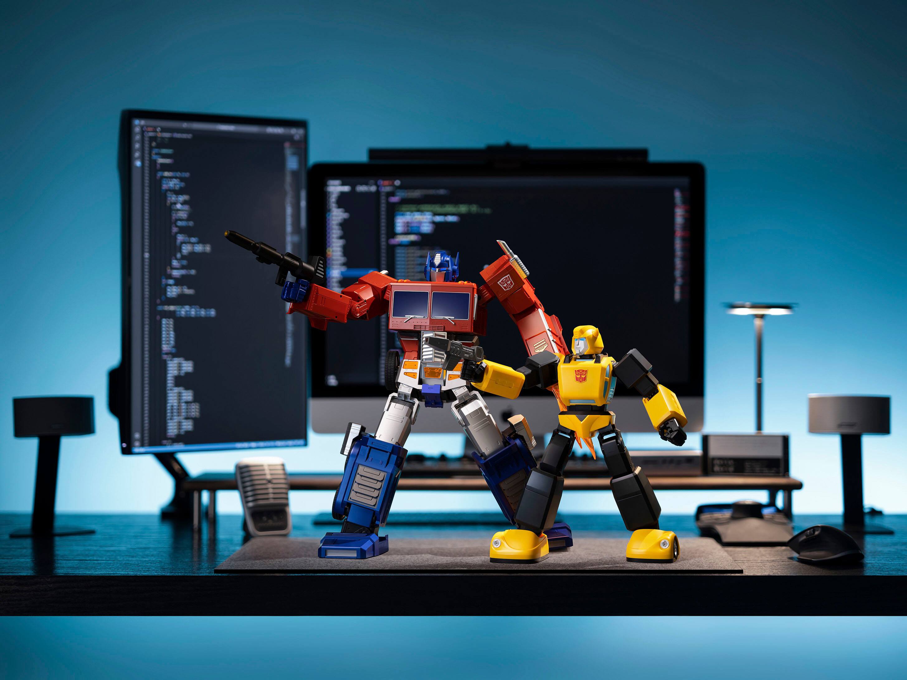 Alt View 23. Robosen - Transformers Bumble Bee Performance G1 - Yellow.